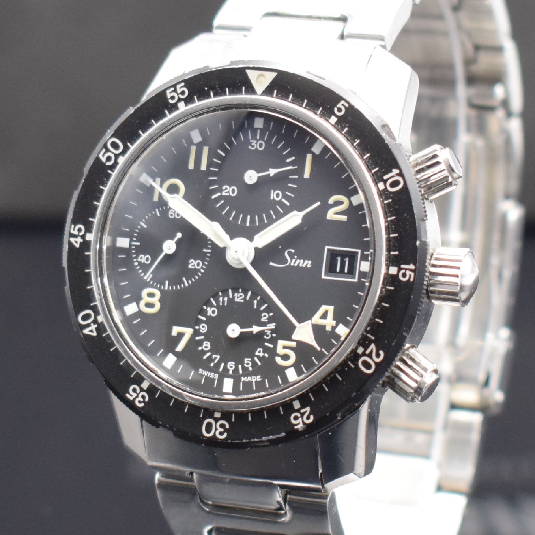 Detail c: SINN 103 Herrenarmbanduhr mit Chronograph, Schweiz/Deutschland um 1990, beids. vergl. & verschr. Edelstahlgeh., orig. Gliederband m. Faltschl., ...