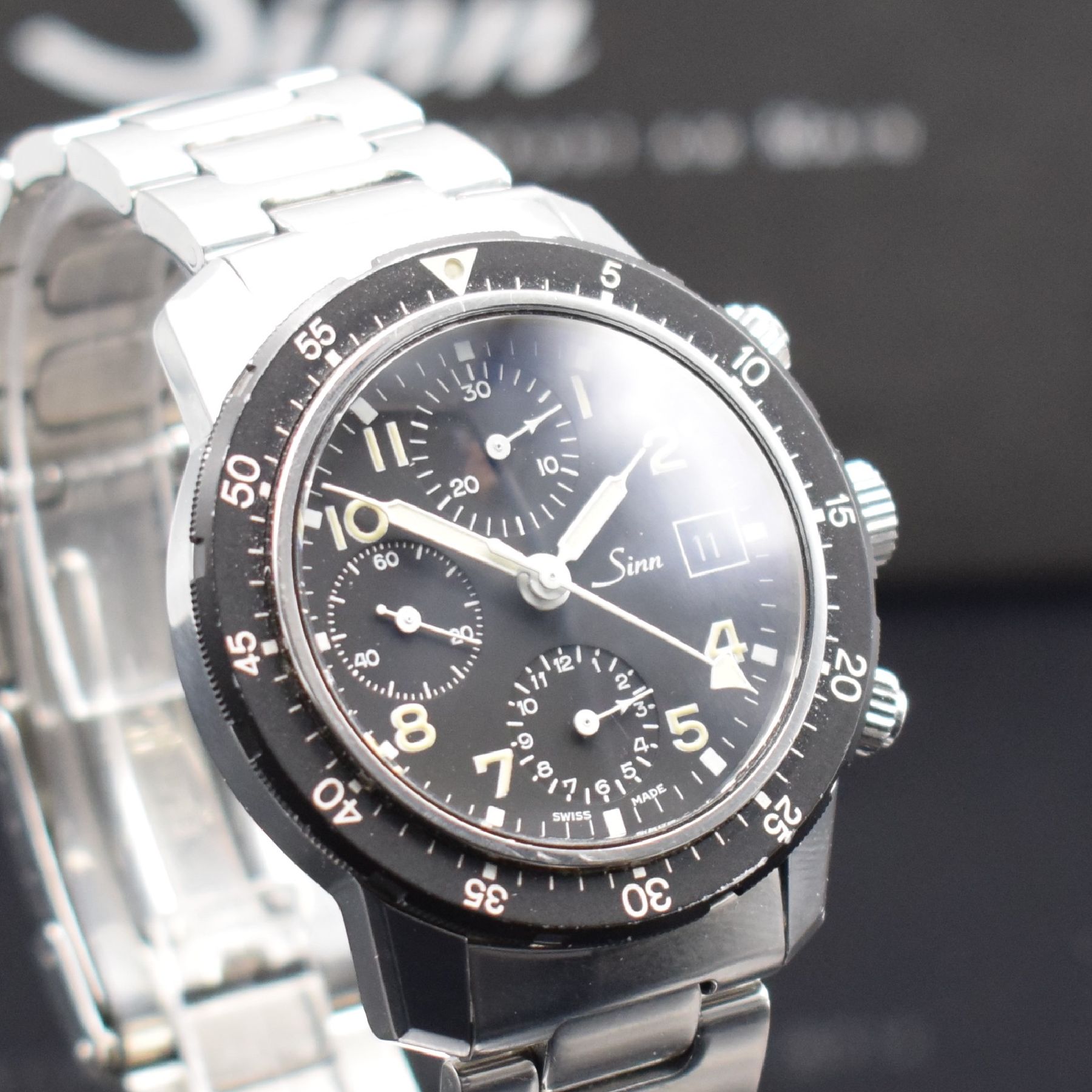 Detail e: SINN 103 Herrenarmbanduhr mit Chronograph, Schweiz/Deutschland um 1990, beids. vergl. & verschr. Edelstahlgeh., orig. Gliederband m. Faltschl., ...