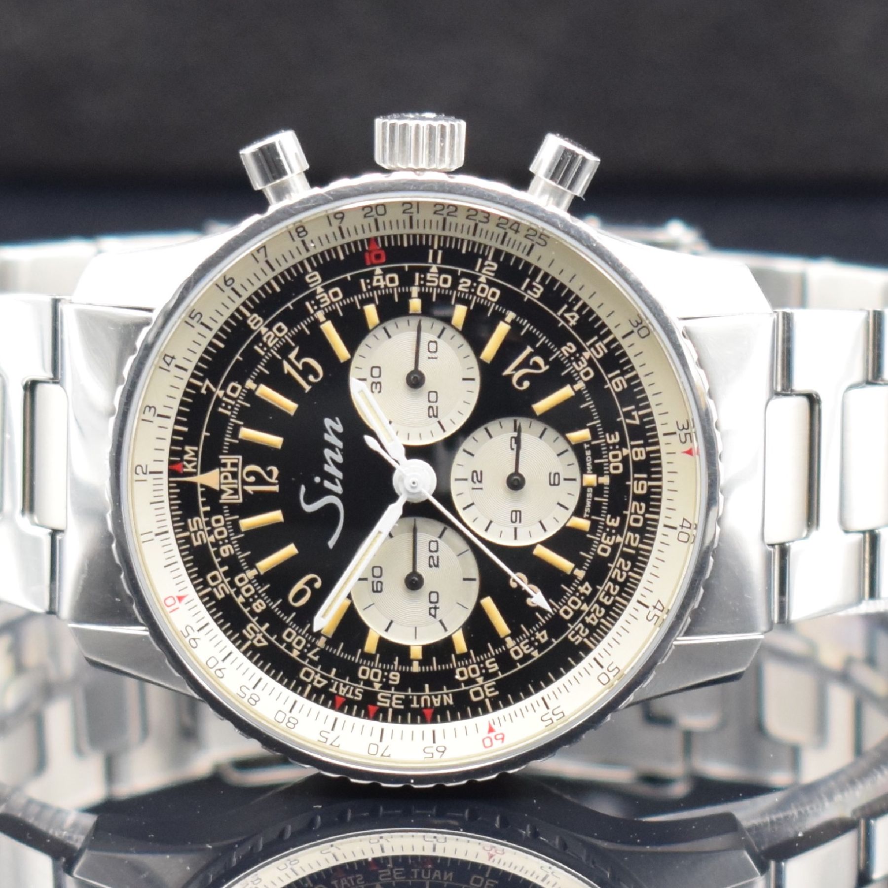 Detail b: SINN seltener Chronograph Navigationsuhr 903 mit 24-Std.-Anzeige, Schweiz um 1995, Handaufzug, beids. vergl. Edelstahlgeh. inkl. Sinn Gliederband m. ...