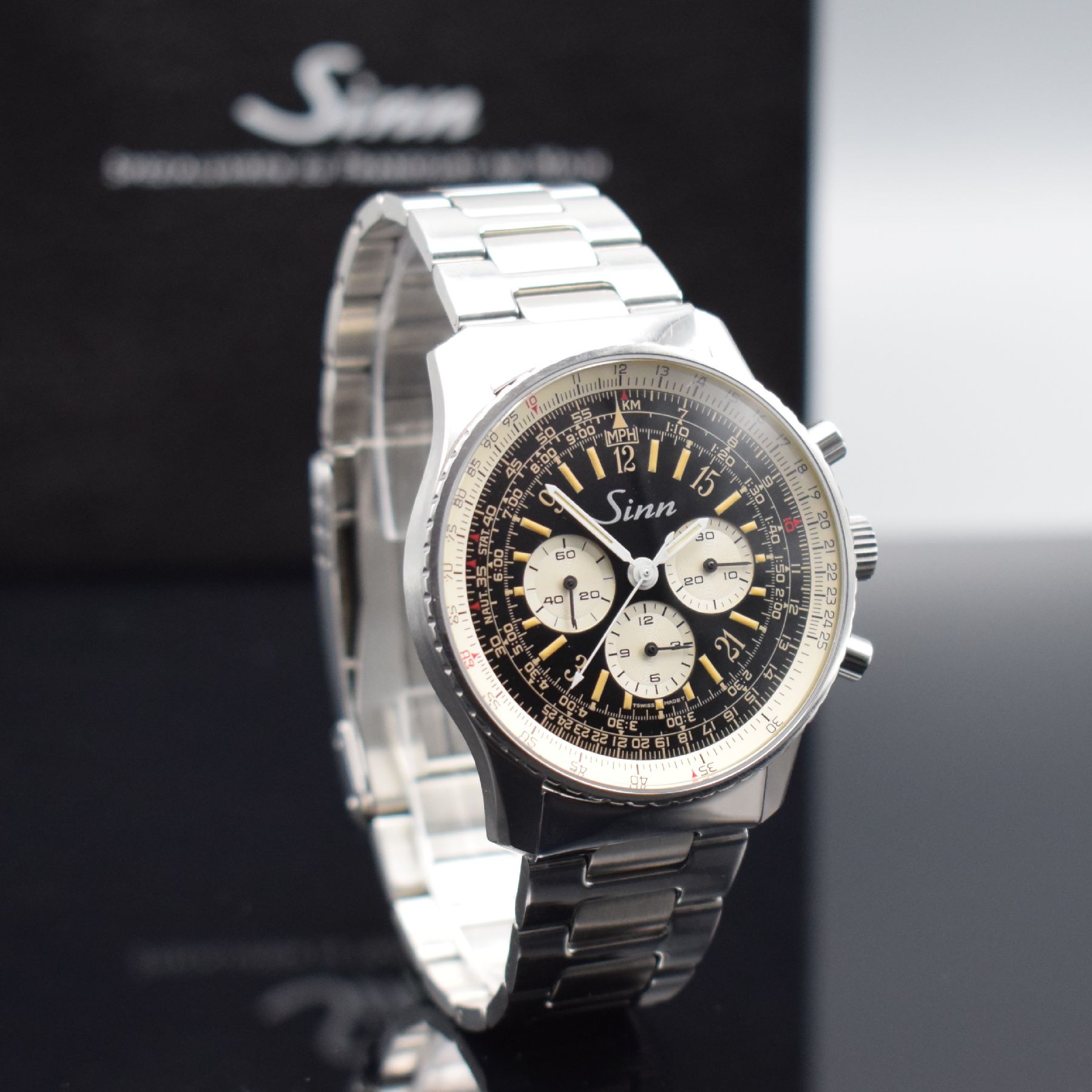 Detail e: SINN seltener Chronograph Navigationsuhr 903 mit 24-Std.-Anzeige, Schweiz um 1995, Handaufzug, beids. vergl. Edelstahlgeh. inkl. Sinn Gliederband m. ...
