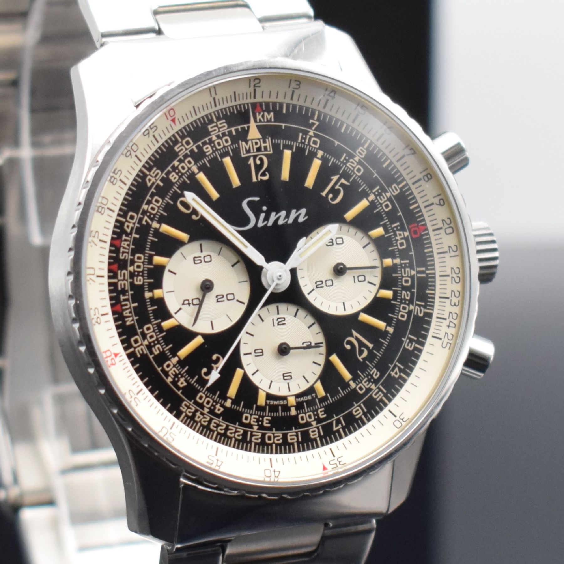 Detail f: SINN seltener Chronograph Navigationsuhr 903 mit 24-Std.-Anzeige, Schweiz um 1995, Handaufzug, beids. vergl. Edelstahlgeh. inkl. Sinn Gliederband m. ...