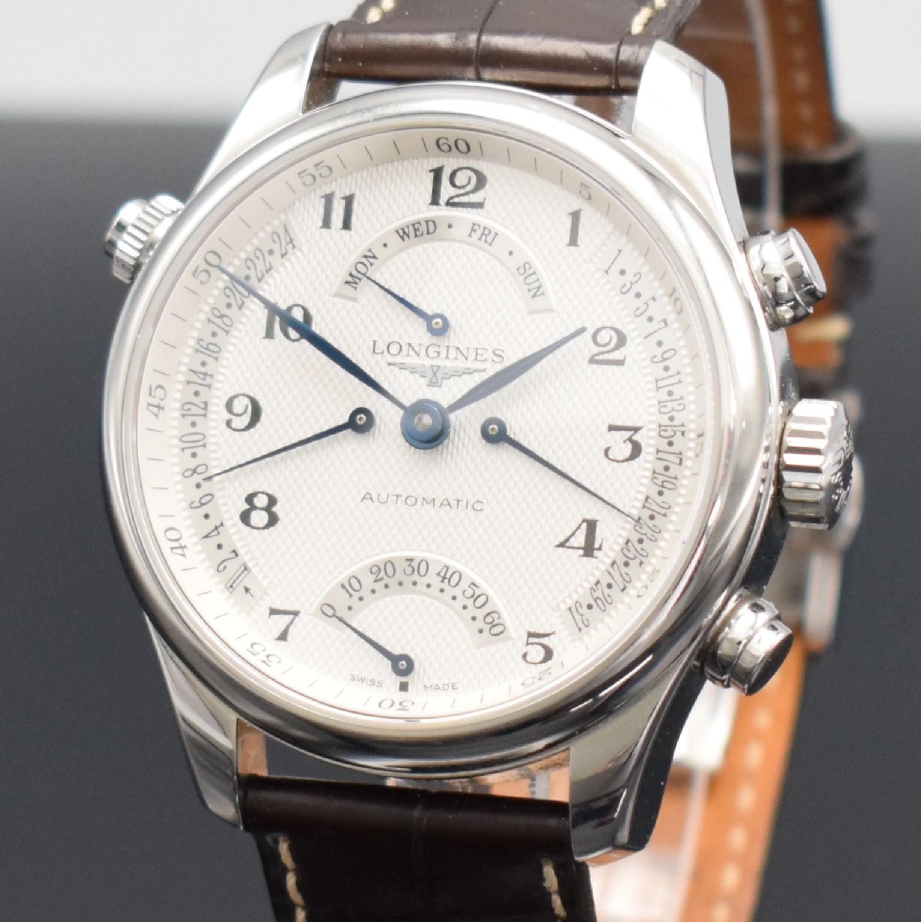Detail d: LONGINES Master Collection Retrograde interessante Herrenarmbanduhr mit retrograder Anzeige für 2.-Zeitzone, Tag, Datum & Gangreserve, Schweiz um ...