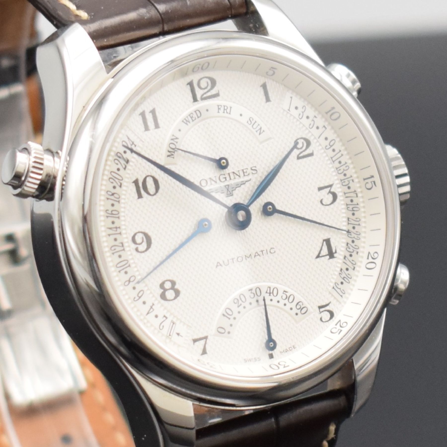 Detail f: LONGINES Master Collection Retrograde interessante Herrenarmbanduhr mit retrograder Anzeige für 2.-Zeitzone, Tag, Datum & Gangreserve, Schweiz um ...