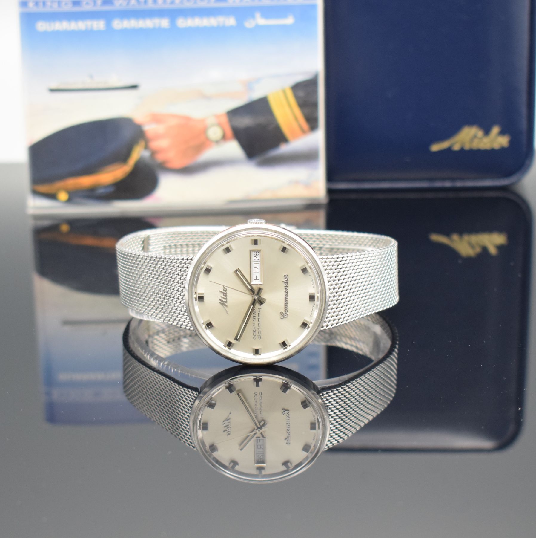 MIDO Commander Herrenarmbanduhr am Milanaiseband in Edelstahl, Schweiz um 1992, Automatik, Ref. 636-8429, Monocoque-Geh., silb. Zifferbl. m. aufges. ...