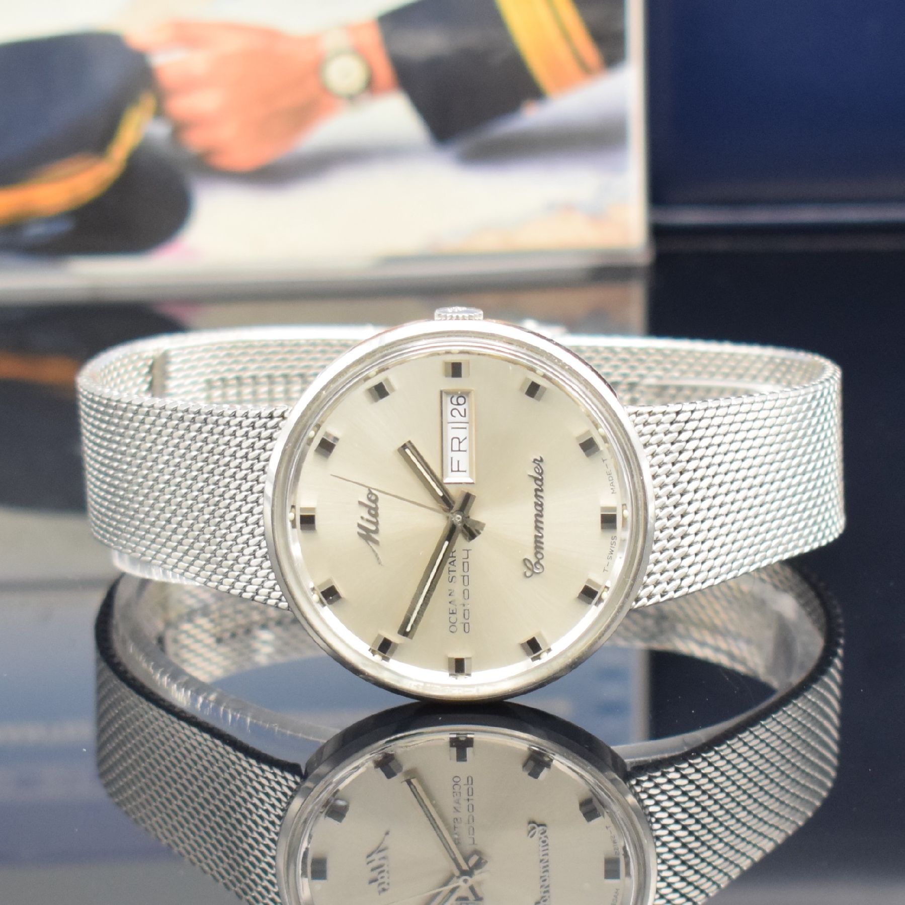 Detail a: MIDO Commander Herrenarmbanduhr am Milanaiseband in Edelstahl, Schweiz um 1992, Automatik, Ref. 636-8429, Monocoque-Geh., silb. Zifferbl. m. aufges. ...
