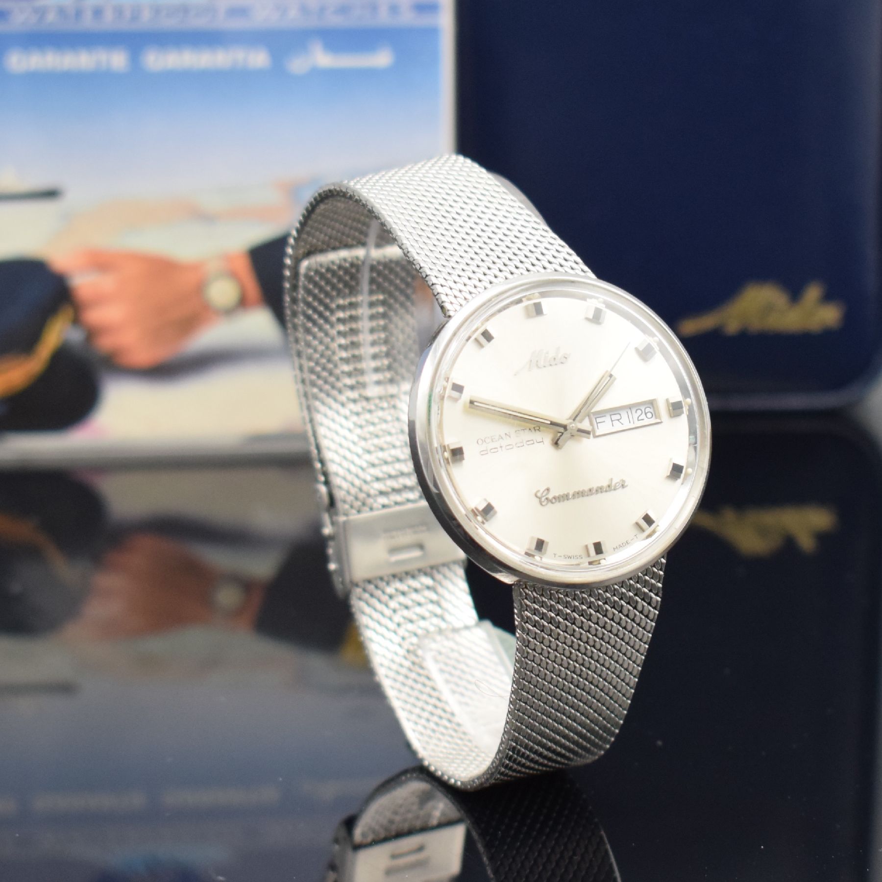 Detail d: MIDO Commander Herrenarmbanduhr am Milanaiseband in Edelstahl, Schweiz um 1992, Automatik, Ref. 636-8429, Monocoque-Geh., silb. Zifferbl. m. aufges. ...