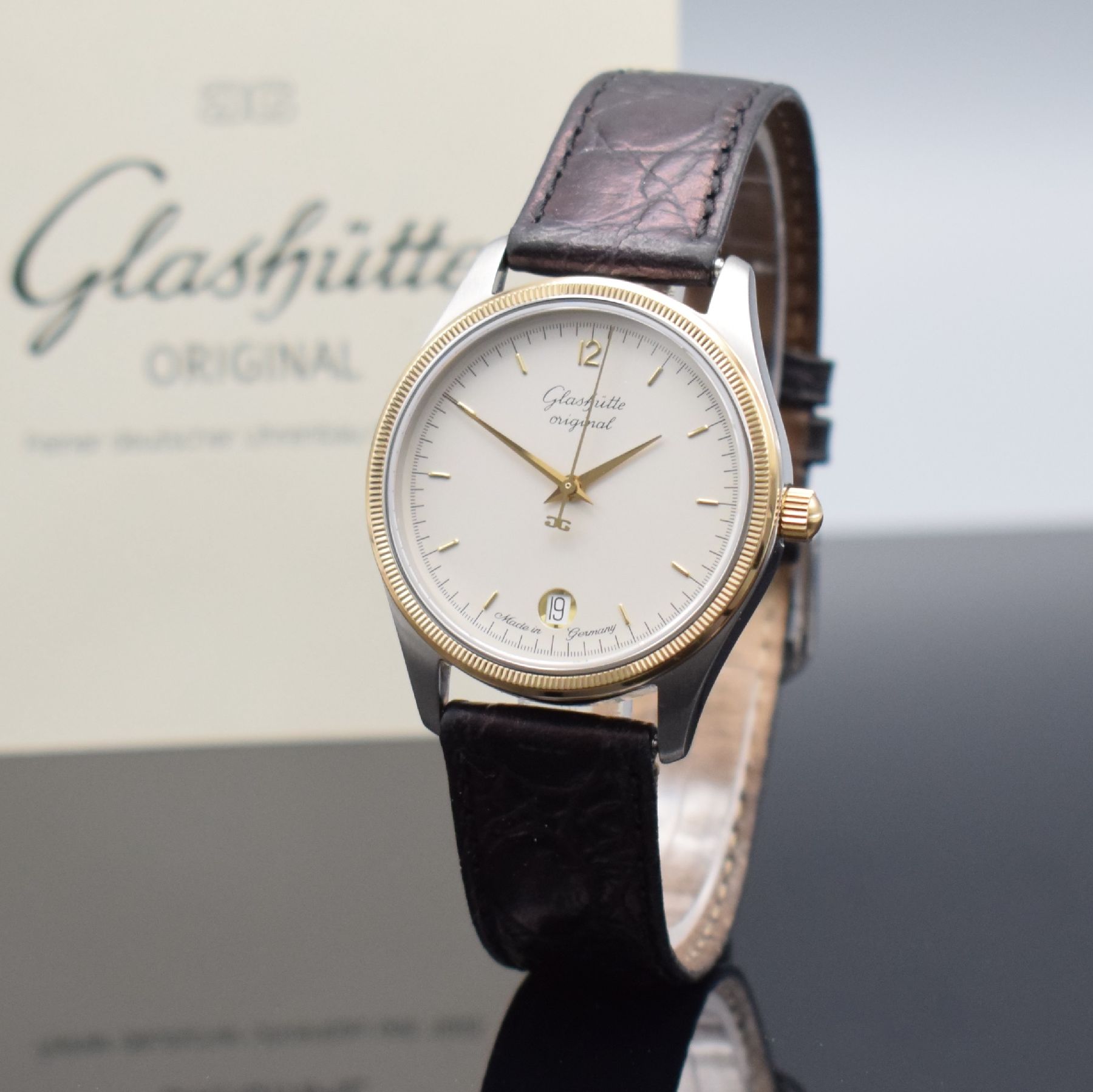 Detail c: GLASHÜTTE Original Klassik Herrenarmbanduhr Ref. 112550505, Deutschland um 1996, Handaufzug, beids. vergl. Gehäuse in Edelstahl/Gold, Boden ...