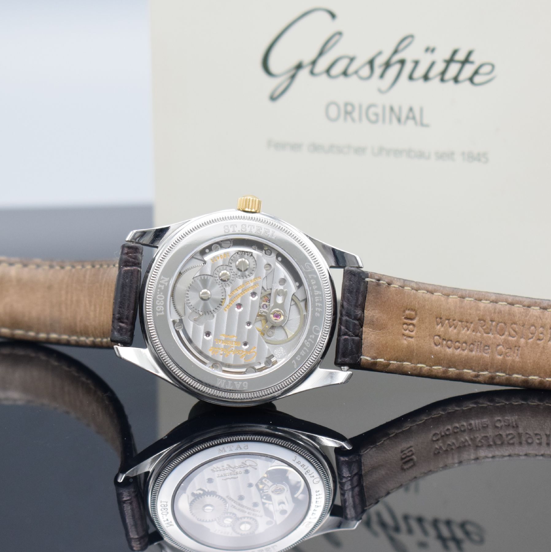 Detail g: GLASHÜTTE Original Klassik Herrenarmbanduhr Ref. 112550505, Deutschland um 1996, Handaufzug, beids. vergl. Gehäuse in Edelstahl/Gold, Boden ...