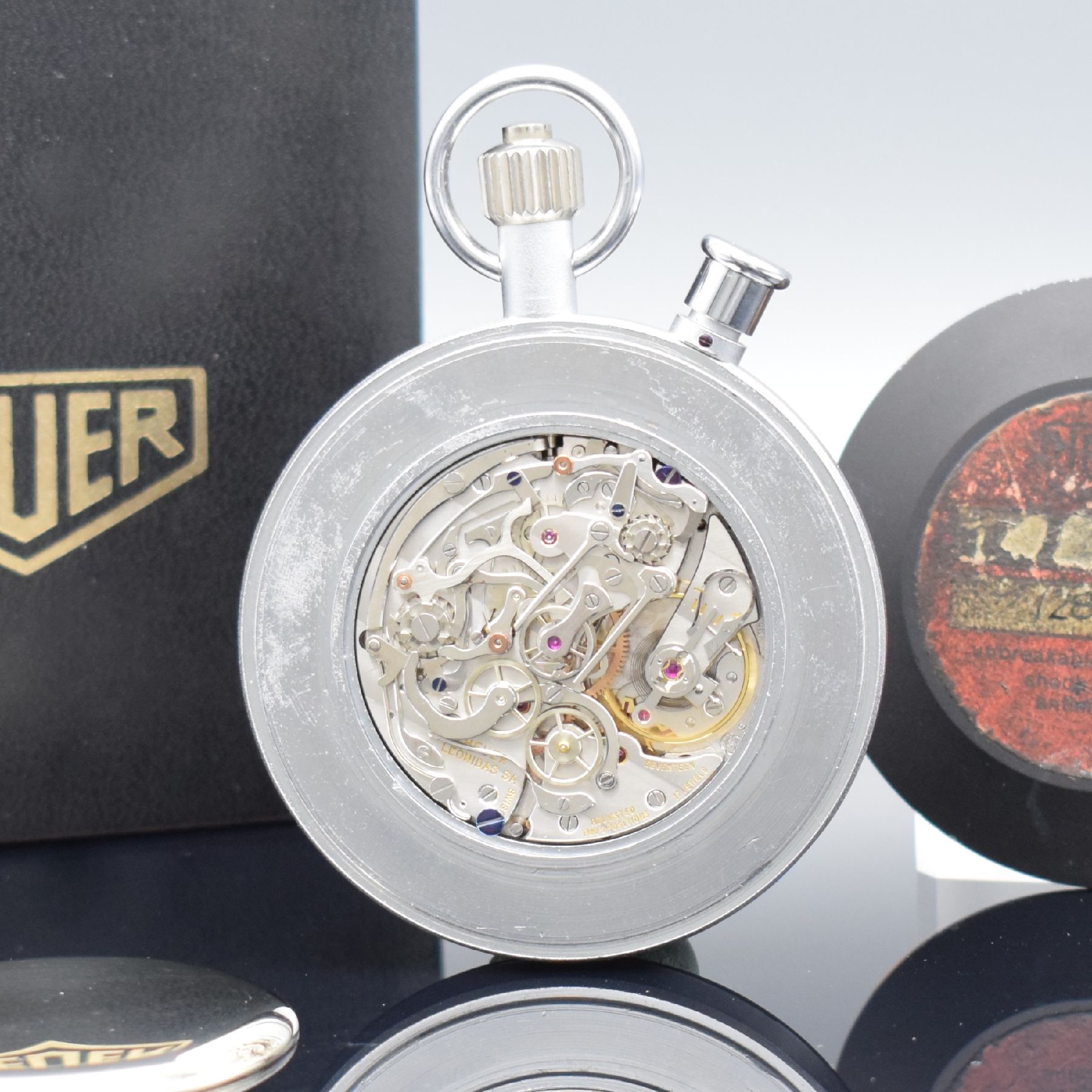 Detail c: HEUER Taschenuhr mit Chronograph Rattrapante, Schweiz um 1960, Handaufzug, matt. Metallgeh. teils geschw., gedr. Boden m. orig. Sticker, schwarzes ...