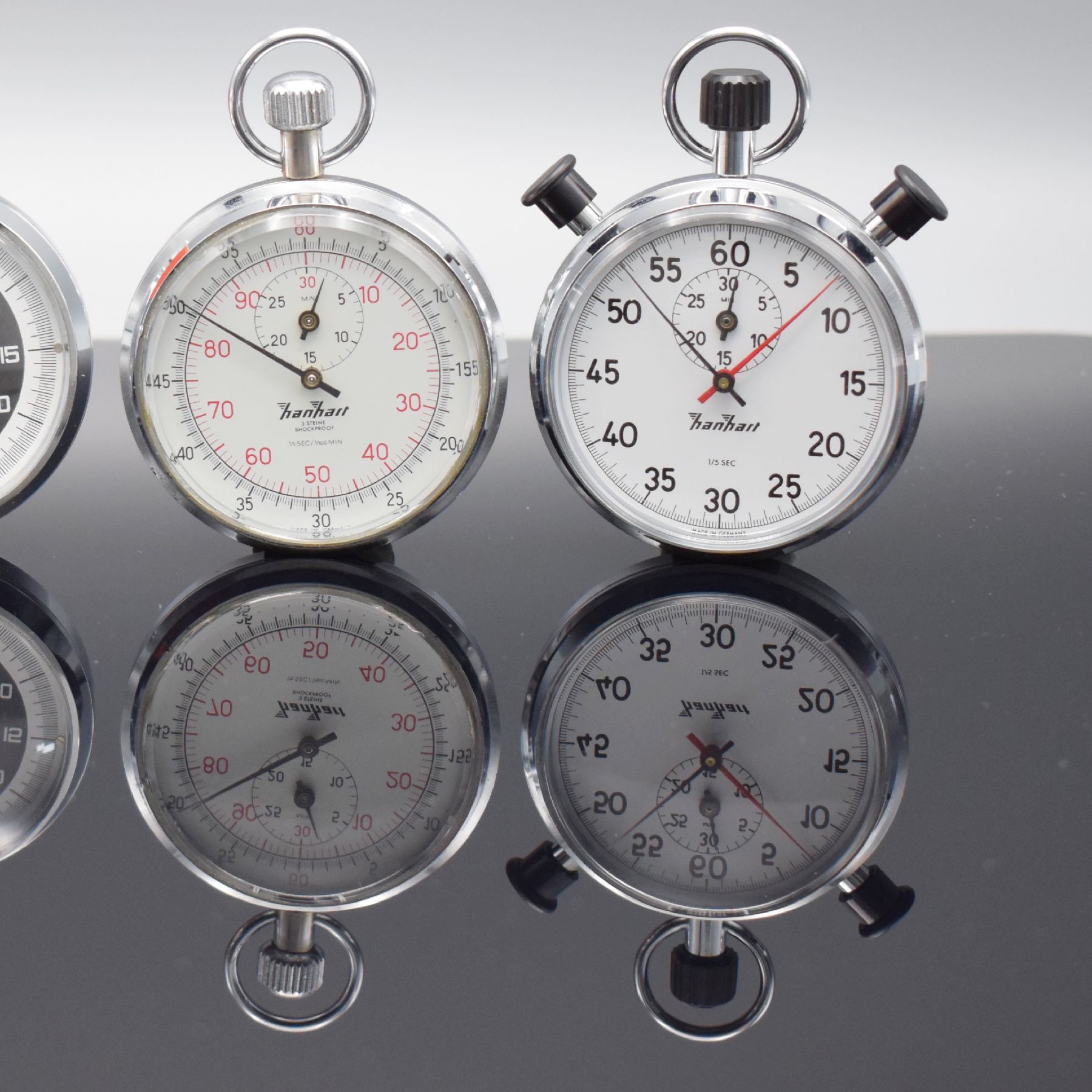 Detail b: Konvolut: 4 Stoppuhren, 2x Hanhart, Heuer & Junghans, Schweiz/Deutschland um 1965-1975, Handaufzug, verchr. Geh., 1)Hanhart m. Rattrapante-Funktion, ...
