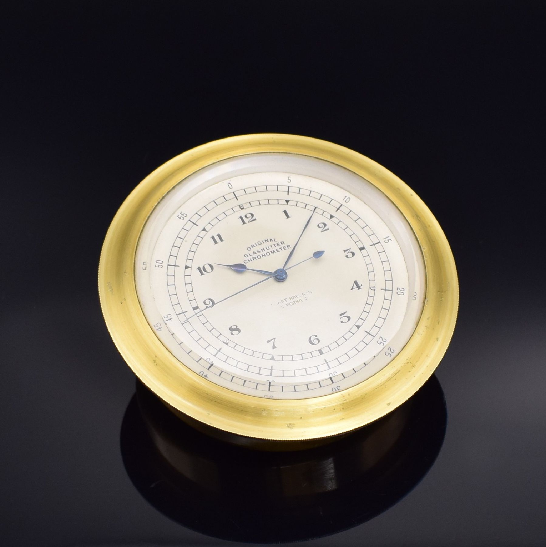 Detail d: G. GERSTENBERGER, GLASHÜTTE Nr. 100 seltenes Tischchronometer, Deutschland um 1925, pultförmiger Mahagoni-Block, bei 12 einges. orig. Schlüssel, ...