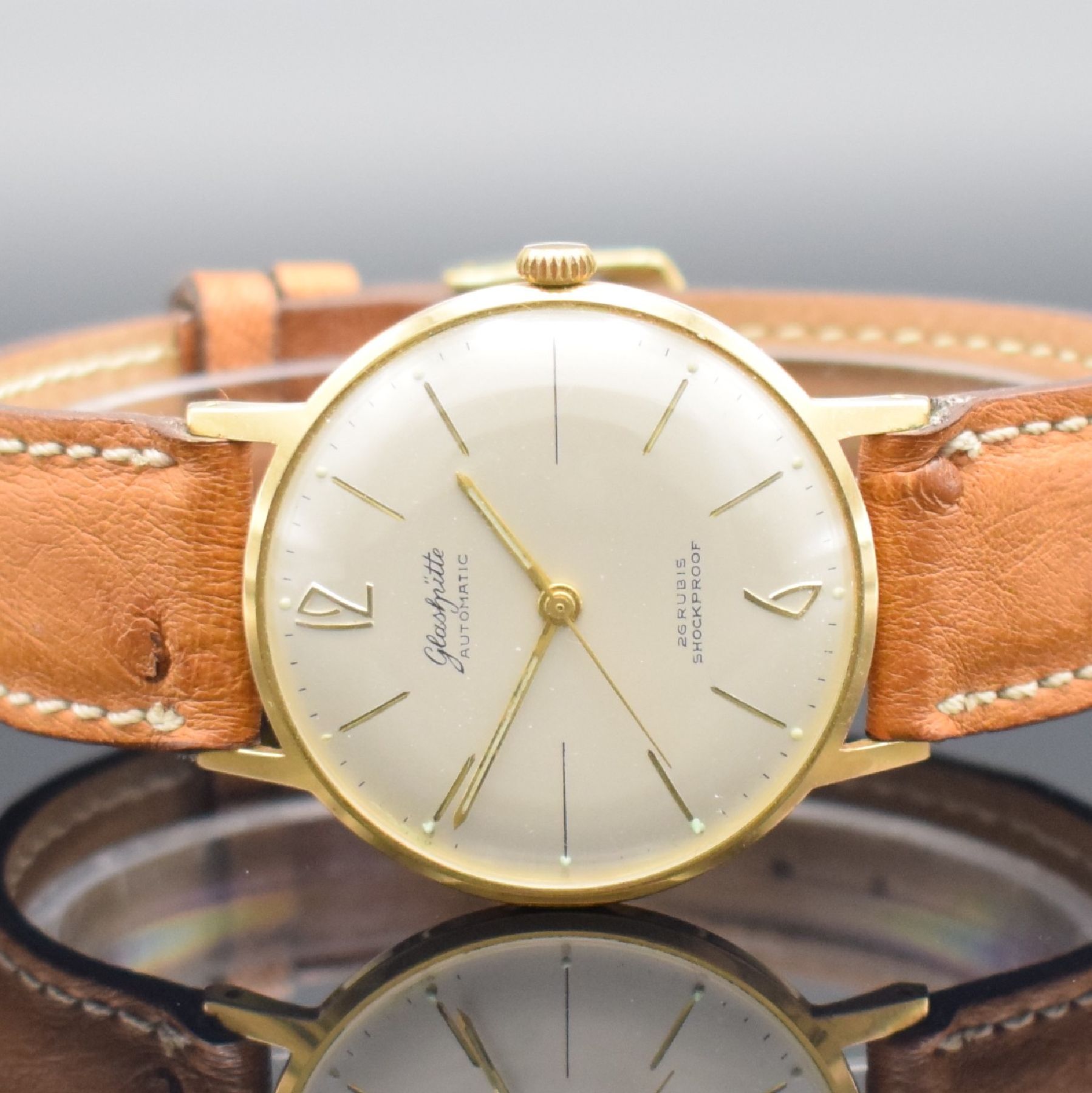 Detail a: GLASHÜTTE Herrenarmbanduhr, Automatik, Deutschland um 1970, verg. Metallgeh., Edelstahlboden aufgedr., silb. Zifferbl. m. aufgel. gold. Indizes, ...