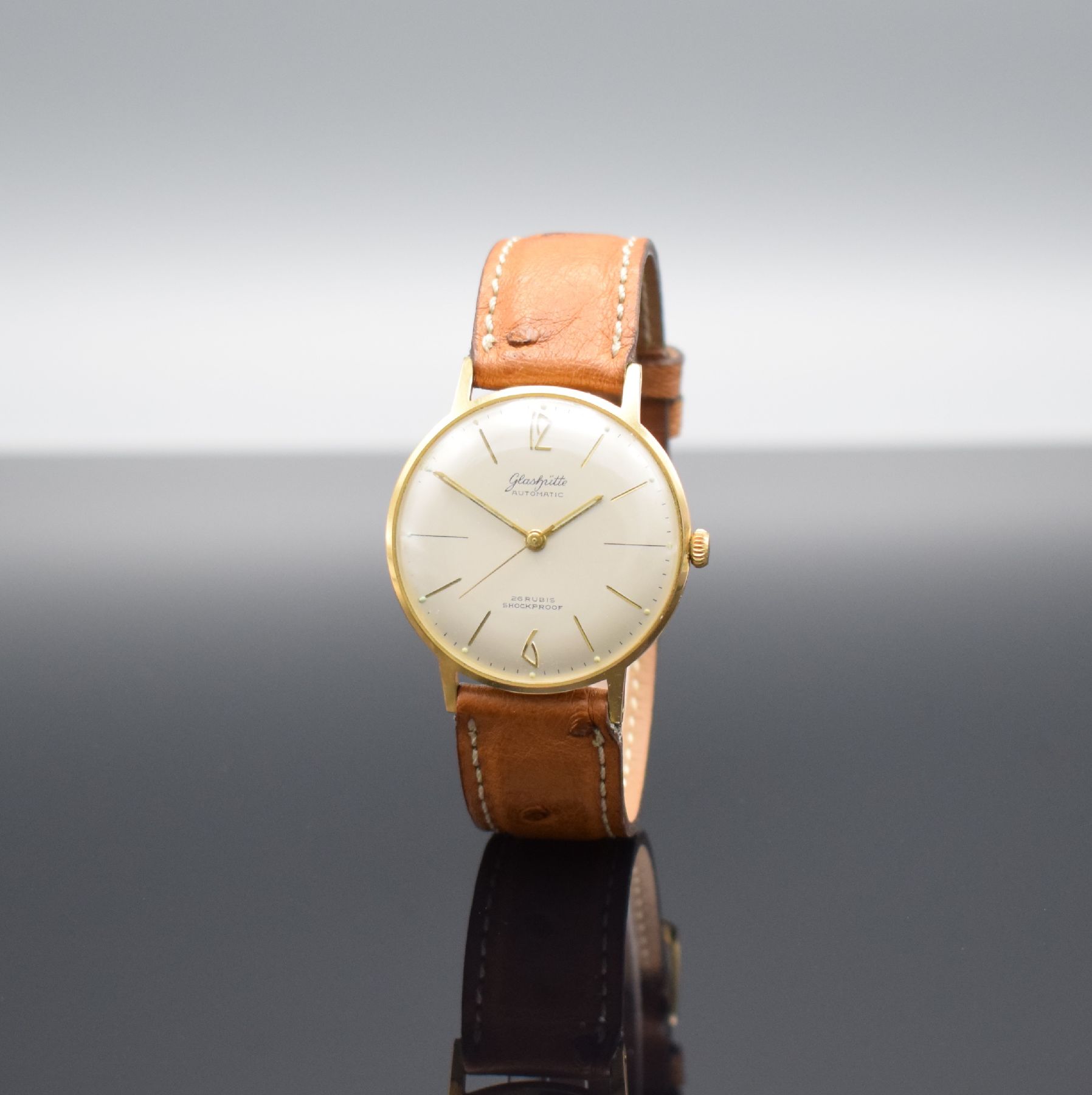 Detail b: GLASHÜTTE Herrenarmbanduhr, Automatik, Deutschland um 1970, verg. Metallgeh., Edelstahlboden aufgedr., silb. Zifferbl. m. aufgel. gold. Indizes, ...