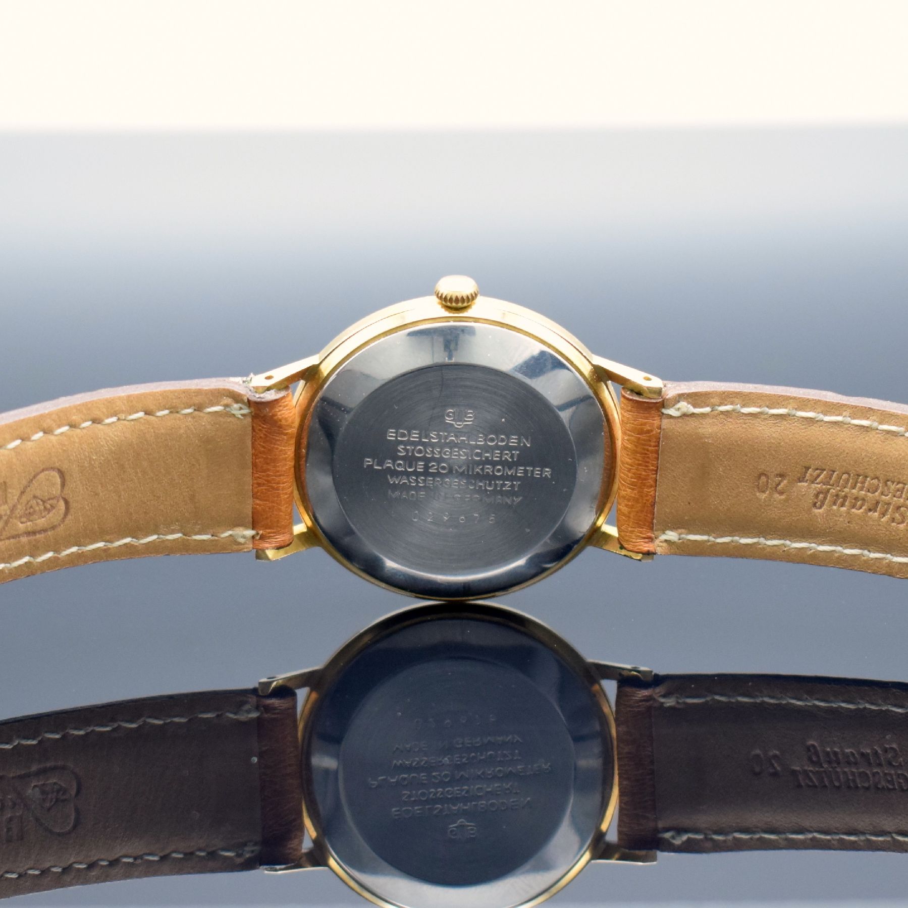 Detail d: GLASHÜTTE Herrenarmbanduhr, Automatik, Deutschland um 1970, verg. Metallgeh., Edelstahlboden aufgedr., silb. Zifferbl. m. aufgel. gold. Indizes, ...