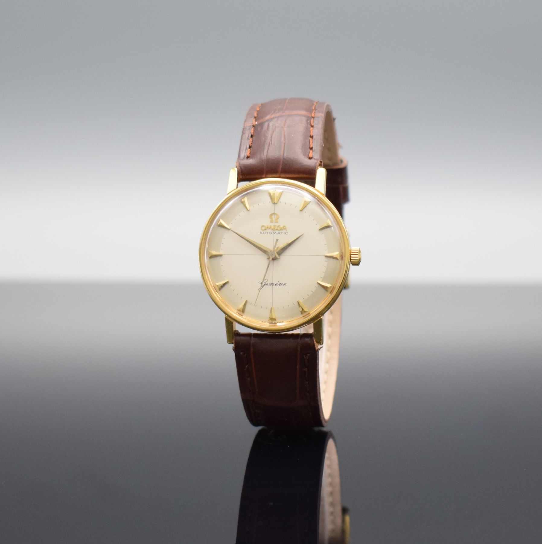 Detail b: OMEGA Herrenarmbanduhr Serie Geneve, Automatik, Schweiz um 1964, verg. Metallgeh., Edelstahlboden aufgedr., Lederband m. verg. orig. Dornschl., orig. ...