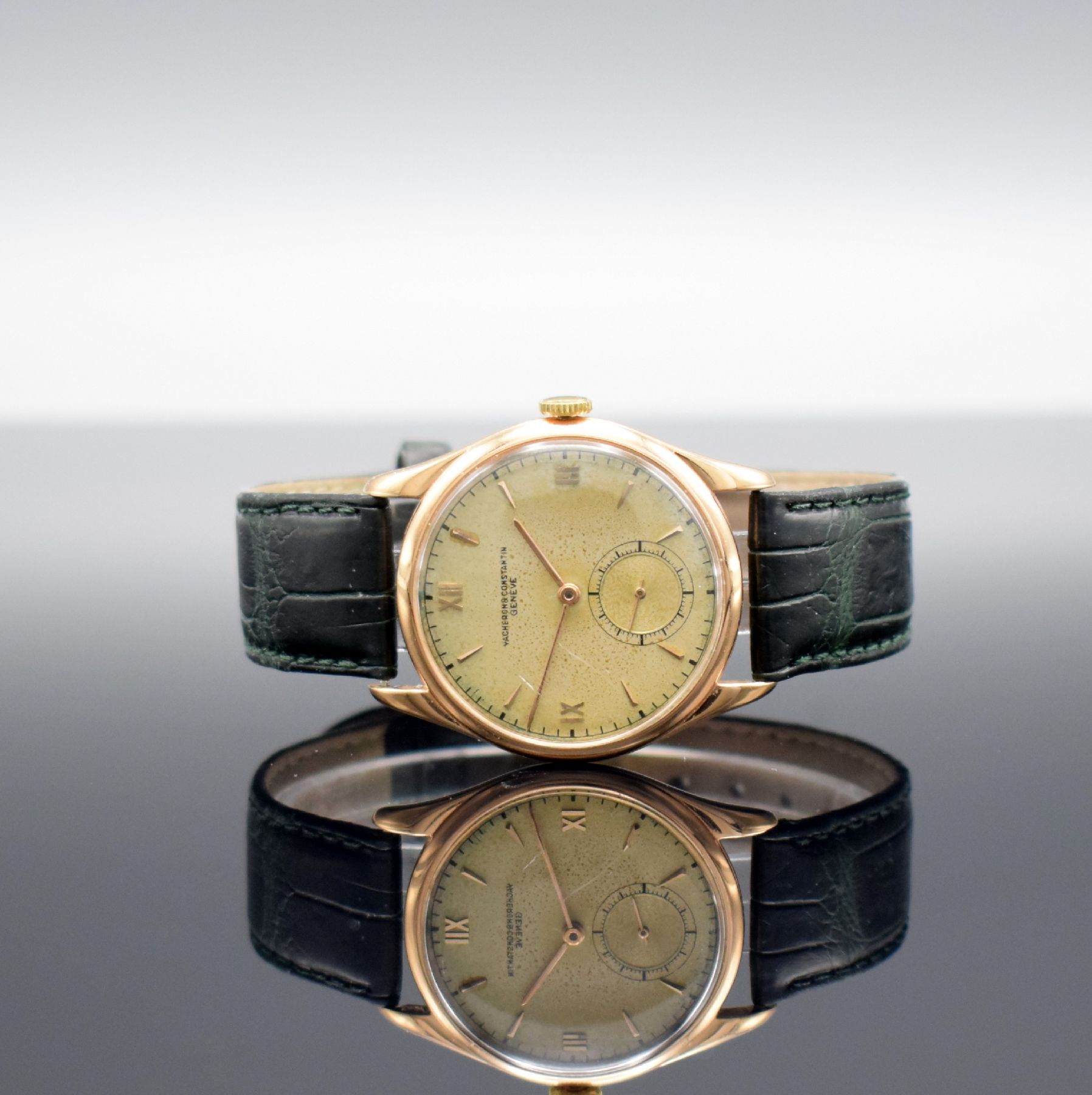 VACHERON & CONSTANTIN seltene Herrenarmbanduhr in RG 750/000, Handaufzug, Schweiz um 1945, 3-tlg. Geh., Boden und Glasrand aufgedr., silb. Zifferbl. ...