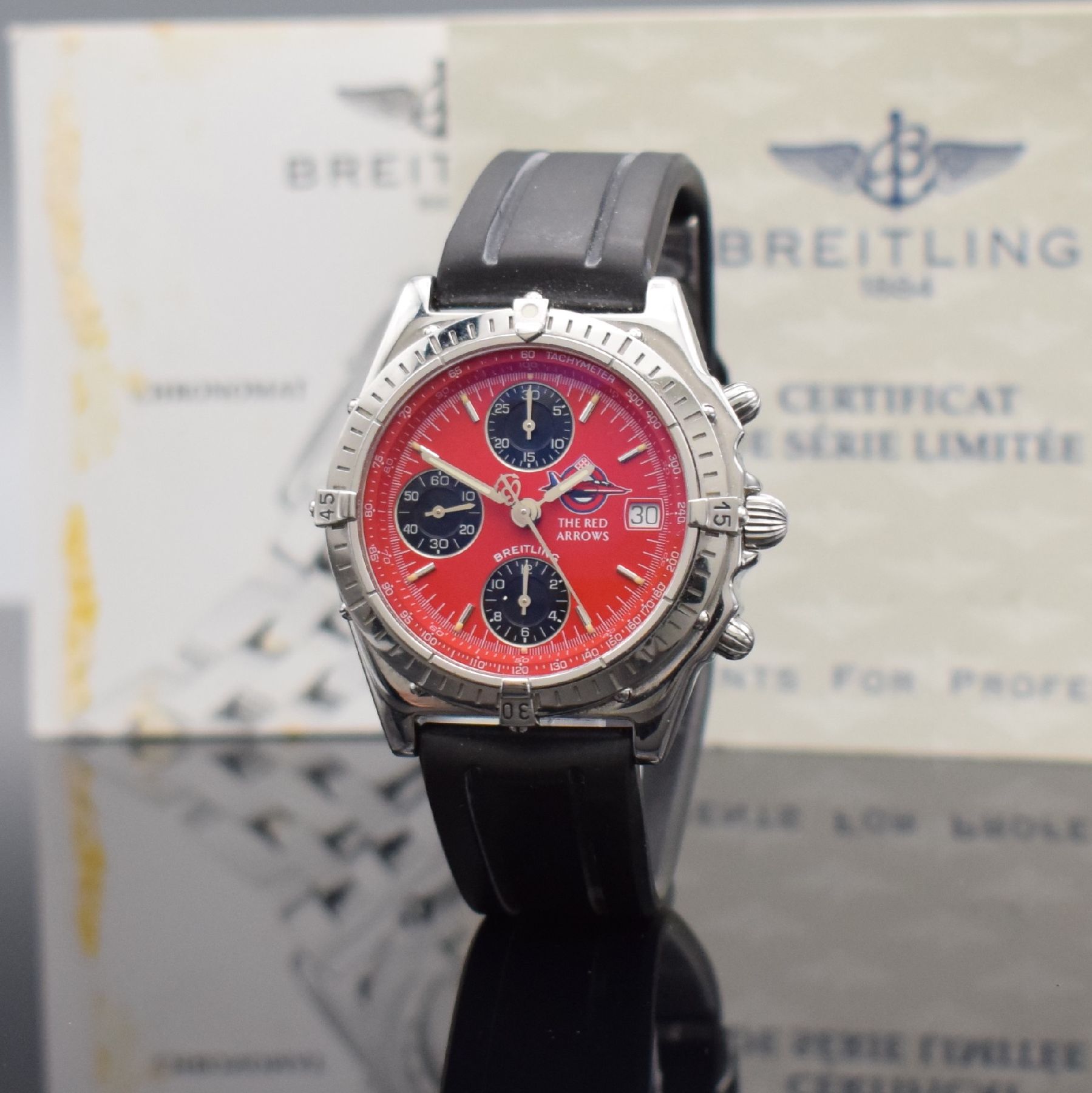 Detail b: BREITLING seltener Chronomat Sonderserie The Red Arrows, Automatik, Ref. A13050.1, herausgegeben zu Ehren gleichnamiger Kunstflugstaffel 1965 - 1996, ...