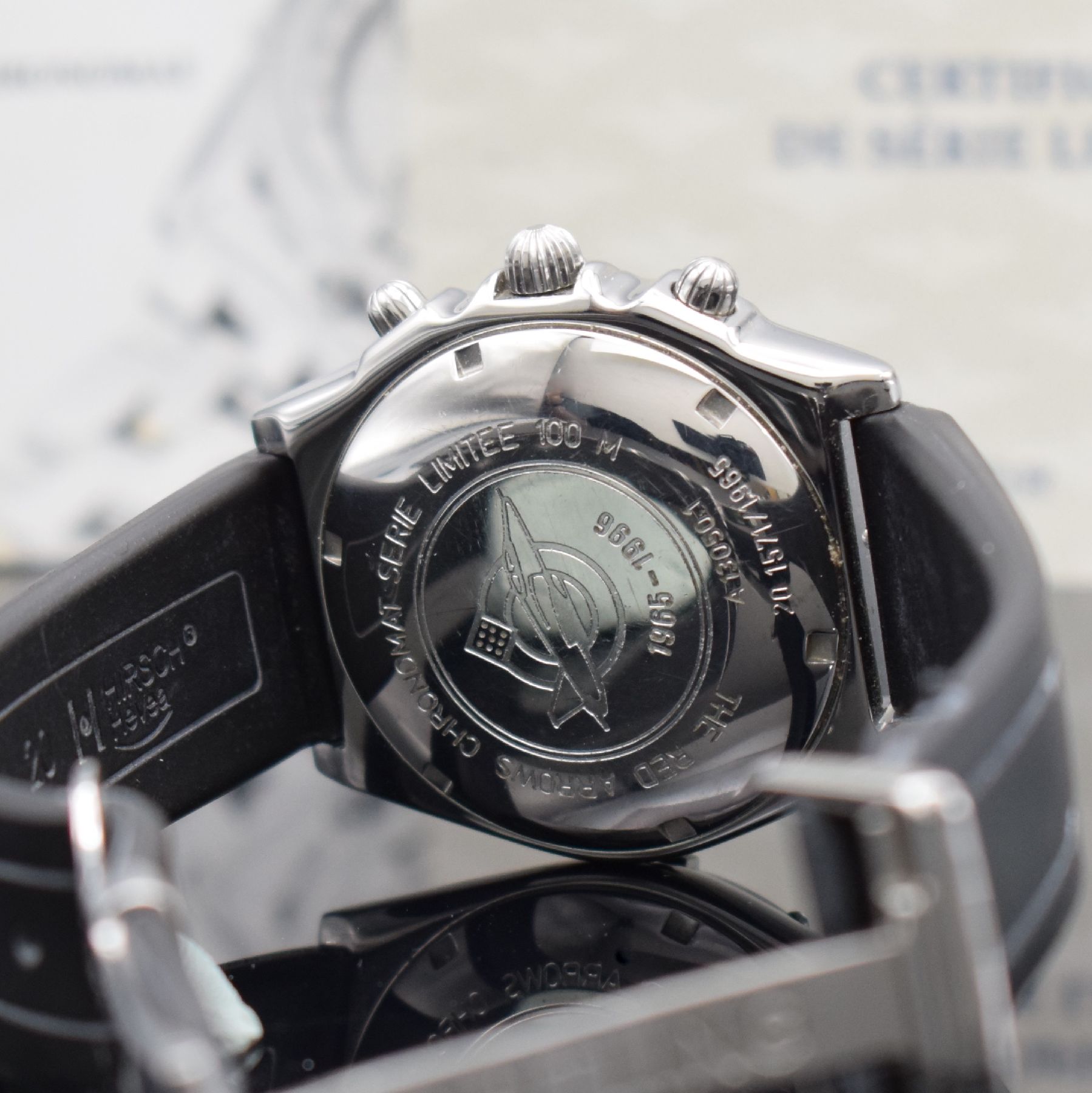 Detail e: BREITLING seltener Chronomat Sonderserie The Red Arrows, Automatik, Ref. A13050.1, herausgegeben zu Ehren gleichnamiger Kunstflugstaffel 1965 - 1996, ...