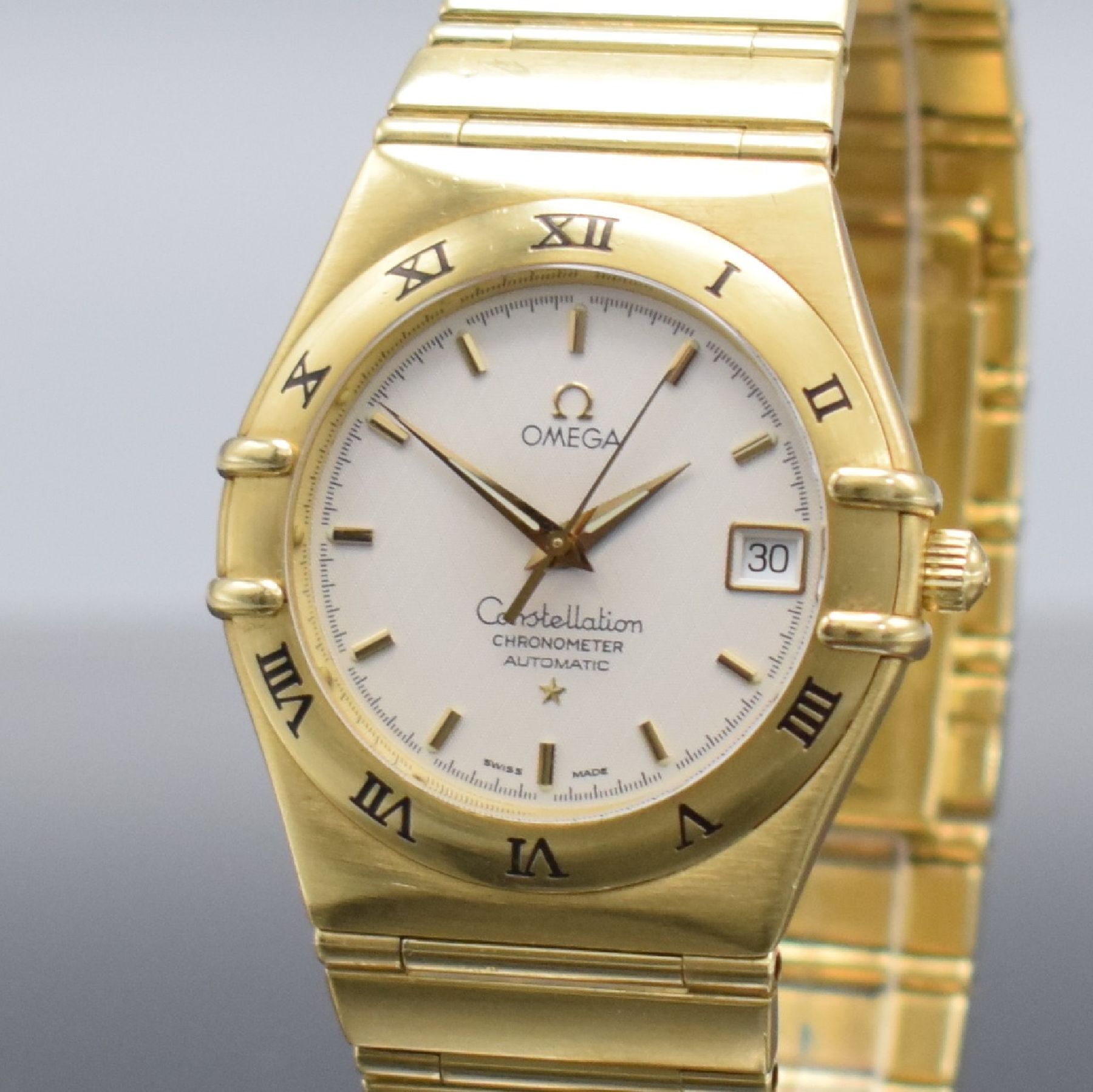 Detail d: OMEGA Herrenarmbanduhr Constellation Chronometer in GG 750/000 Referenz 368.1201, Automatik, Schweiz um 1995, massives Goldgeh. inkl. Gliederband m. ...