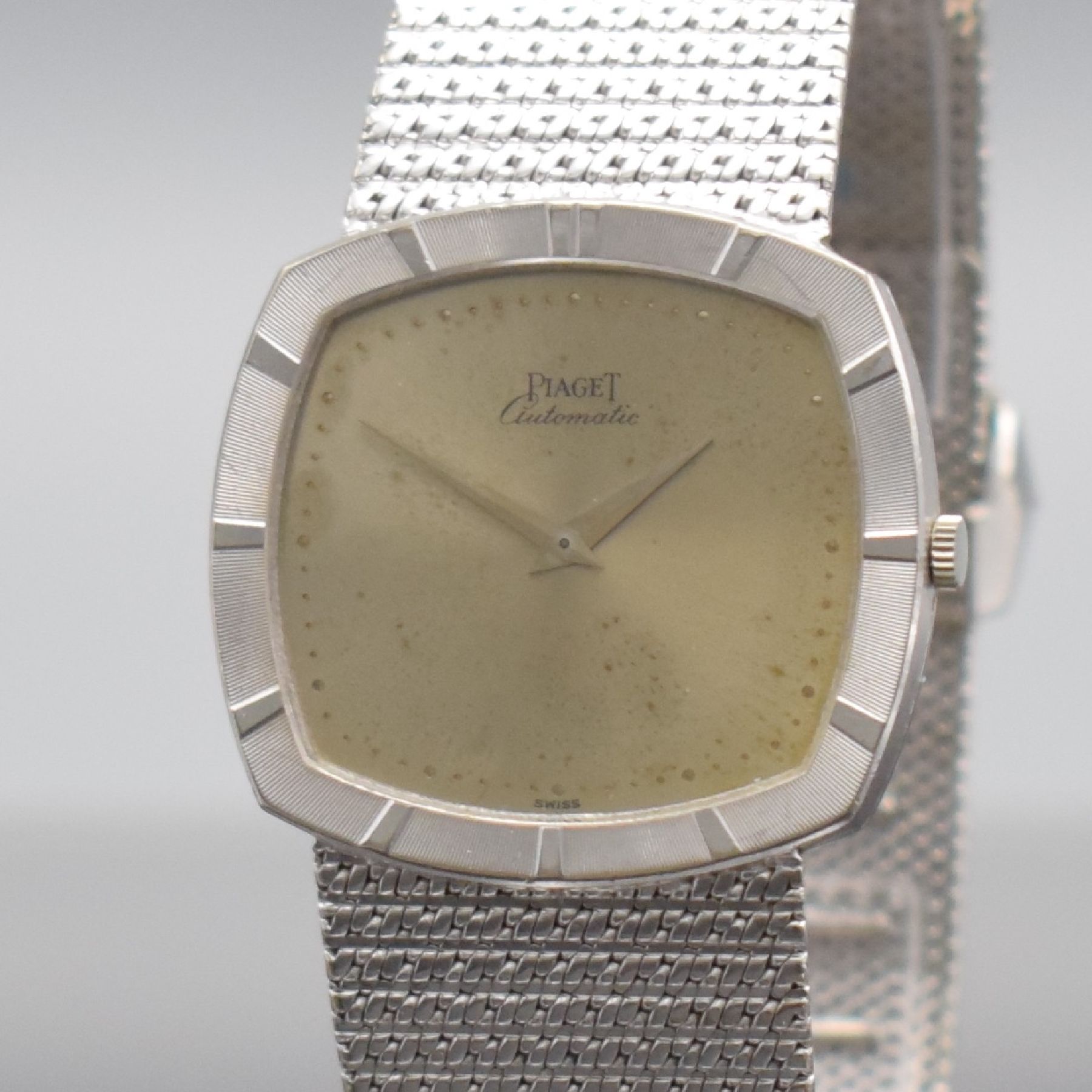 Detail c: PIAGET feine Armbanduhr in WG 750/000 Referenz 12421R1, Automatik, Schweiz 1970er Jahre, 2-teil. Geh., Indexlünette, Boden 4-fach verschr., silb. ...