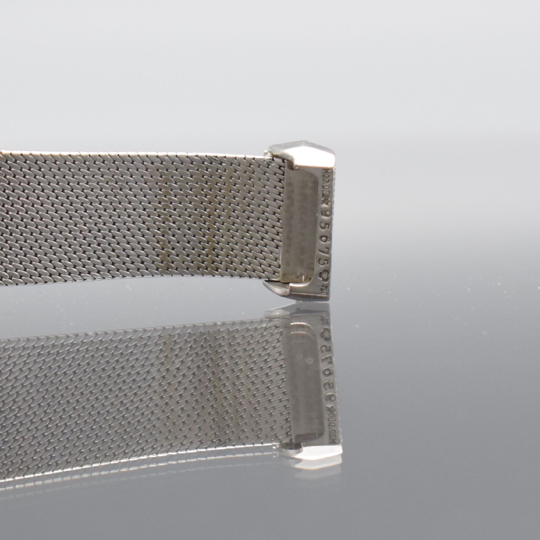 Detail g: PIAGET feine Armbanduhr in WG 750/000 Referenz 12421R1, Automatik, Schweiz 1970er Jahre, 2-teil. Geh., Indexlünette, Boden 4-fach verschr., silb. ...