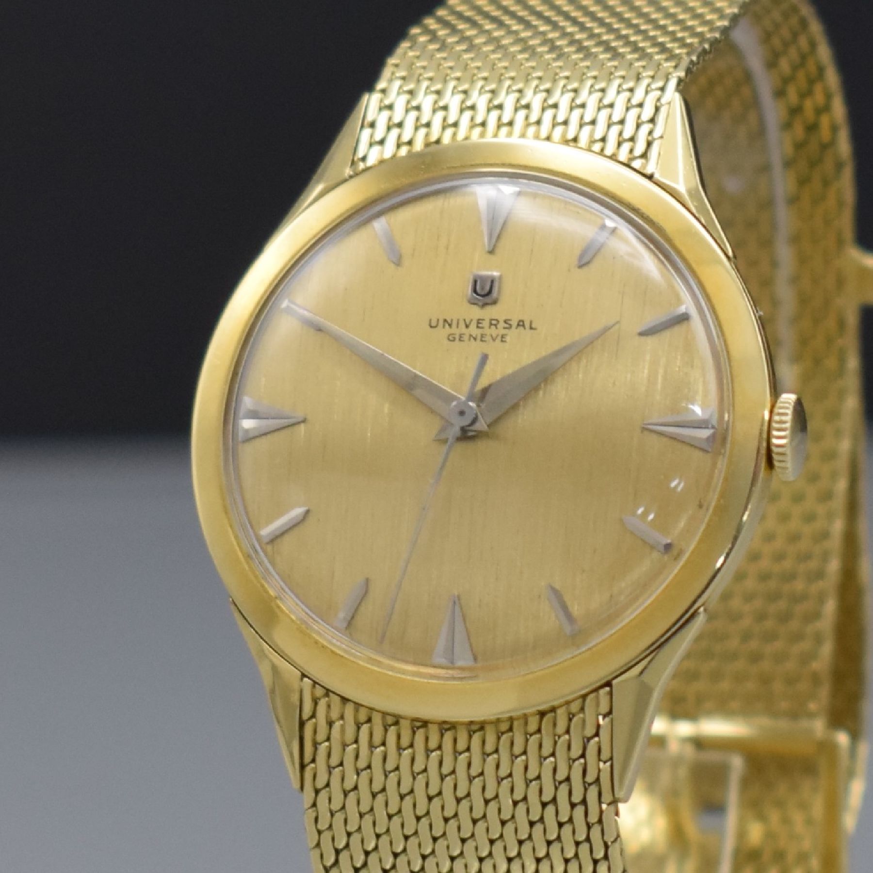 Detail c: UNIVERSAL GENEVE Herrenarmbanduhr in GG 750/000 Referenz 106548-1, Handaufzug, Schweiz um 1960, 3-teil. Geh., Boden & Glasrand aufgedr., spezielles ...