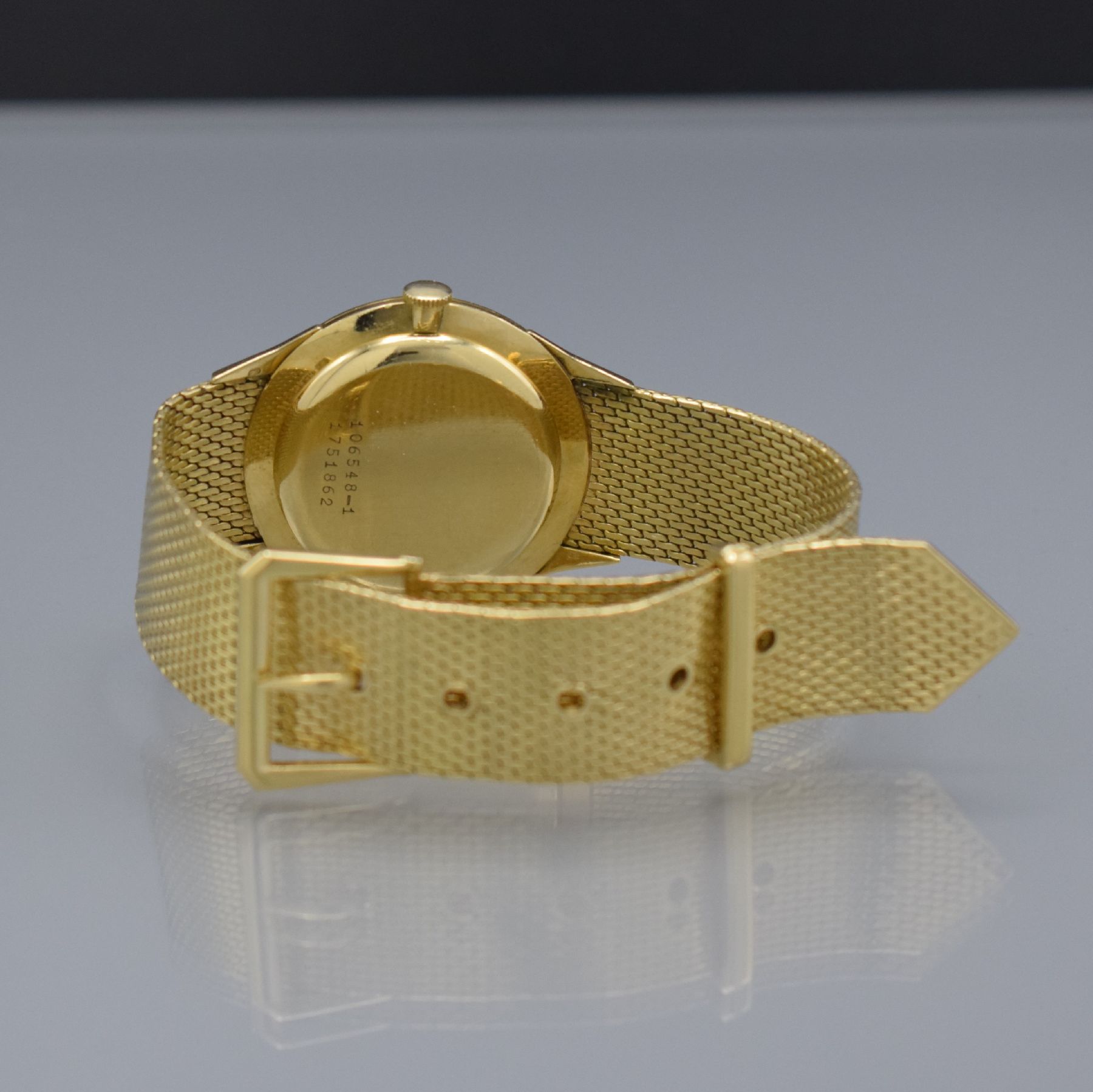 Detail f: UNIVERSAL GENEVE Herrenarmbanduhr in GG 750/000 Referenz 106548-1, Handaufzug, Schweiz um 1960, 3-teil. Geh., Boden & Glasrand aufgedr., spezielles ...