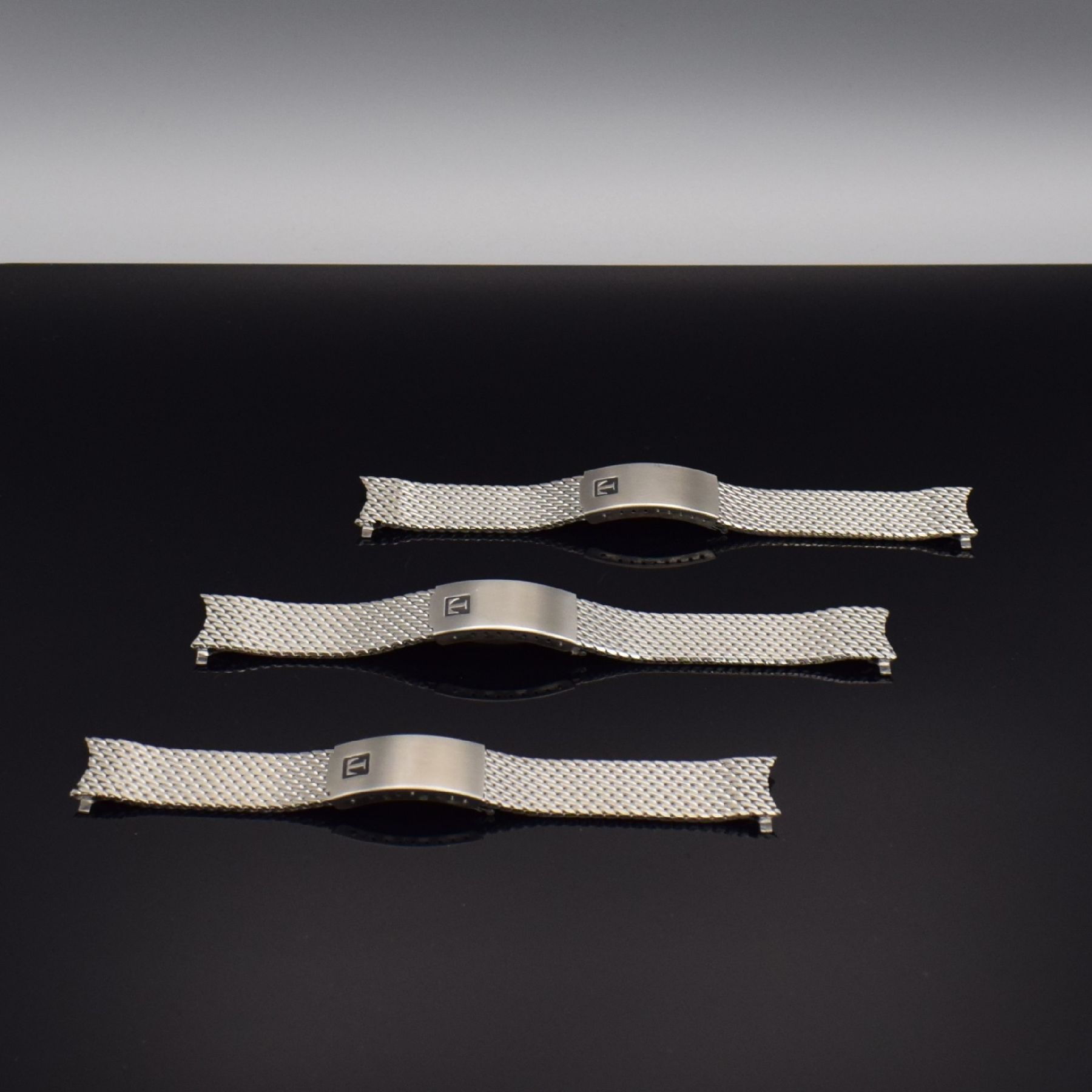 7 interessante & unbenutzte Armbanduhrbänder in Edelstahl, Schweiz/Deutschland um 1970, 3x Tissot Milanaise-Bänder ca. 18 mm Breite, 3x Dugena ...