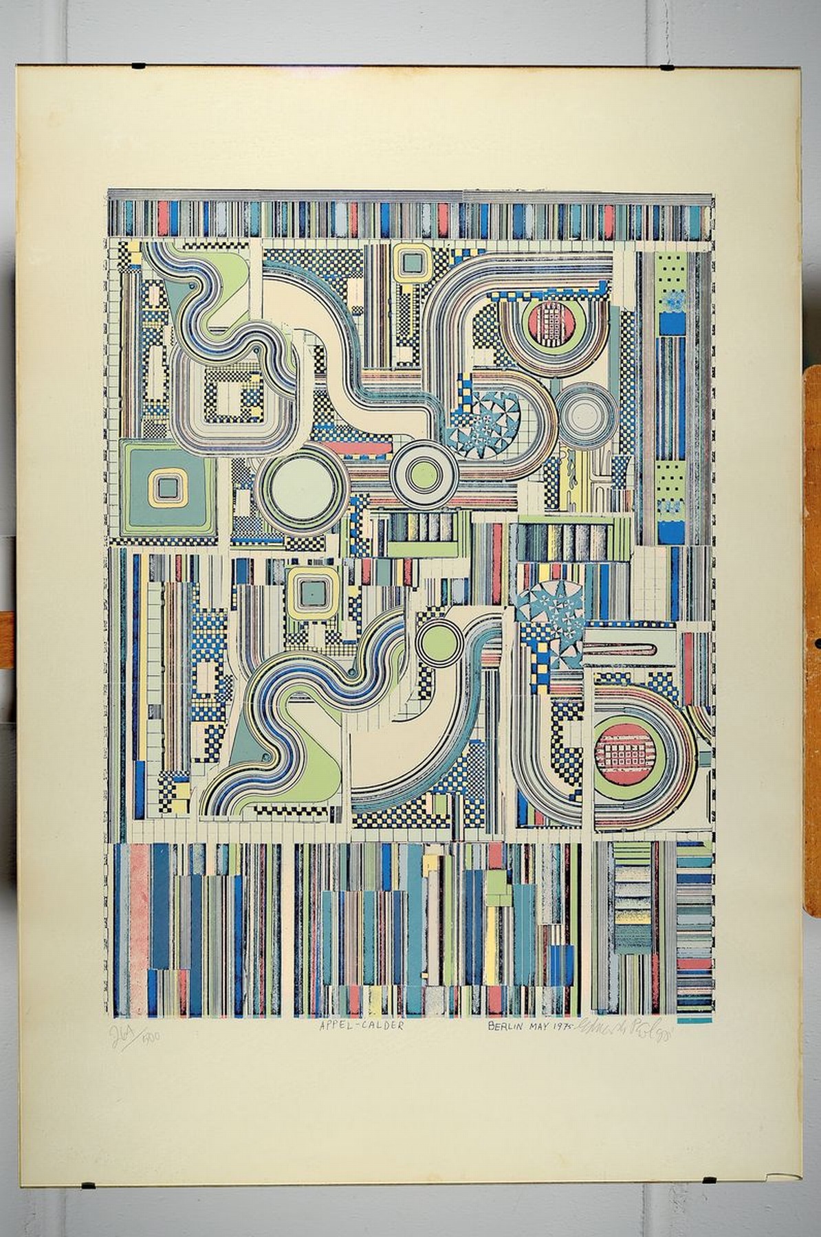 Detail k: Eduardo Paolozzi, 1924-2005, "Appel Calder" Lithografie, sign., num. 264/500, unter Glas, links unten Glas kaputt, gesamt ca. 100x70 cm
