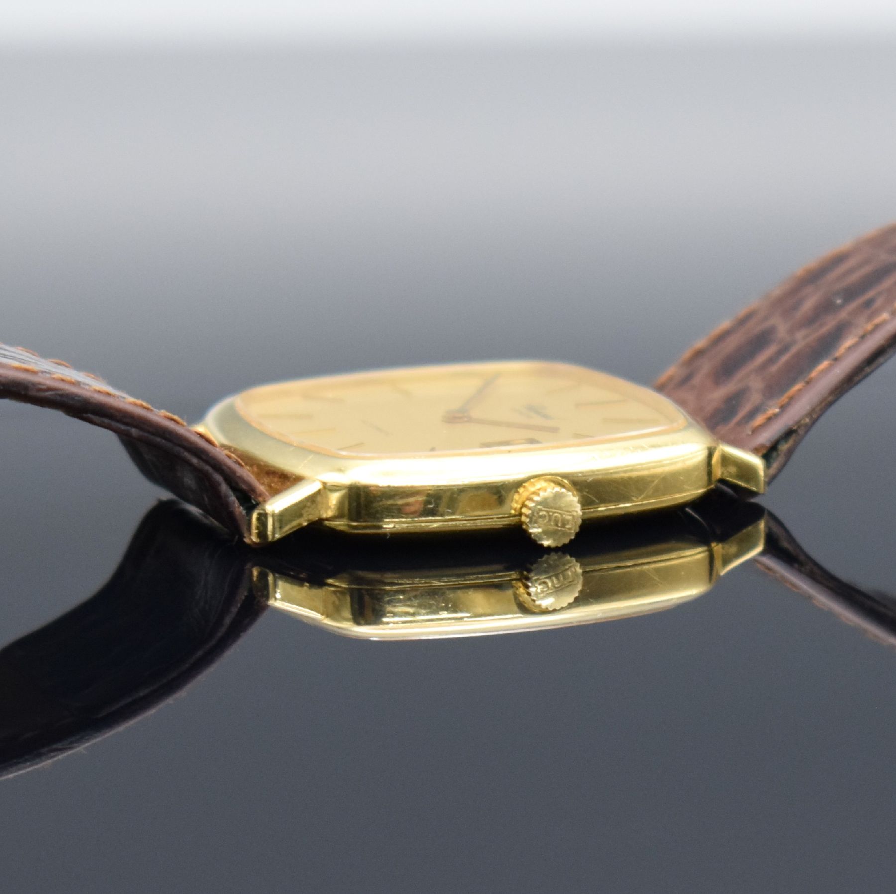 Detail d: CHOPARD Herrenarmbanduhr in GG 750/000, Schweiz um 1990, Automatik mit Micro-Rotor, Ref. 2110, 2-teil. Gehäuse, Boden aufgedr., gold. Zifferbl. m. ...