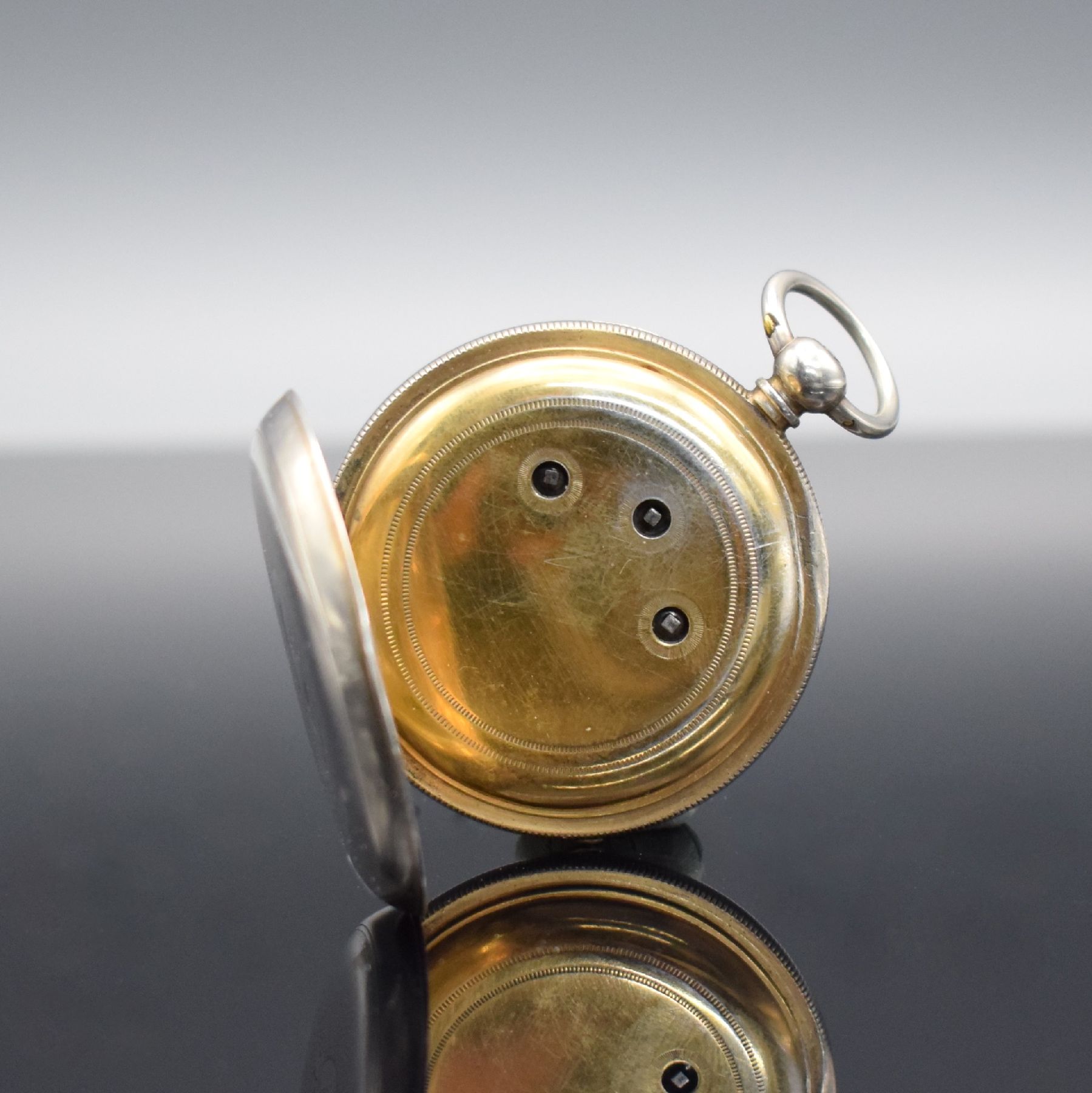 Detail c: Offene Taschenuhr mit doppelter Zeitanzeige, Schweiz für Osmanisches Reich um 1870, Silbergehäuse, innen verg., Emailzifferbl. m. röm. & ...