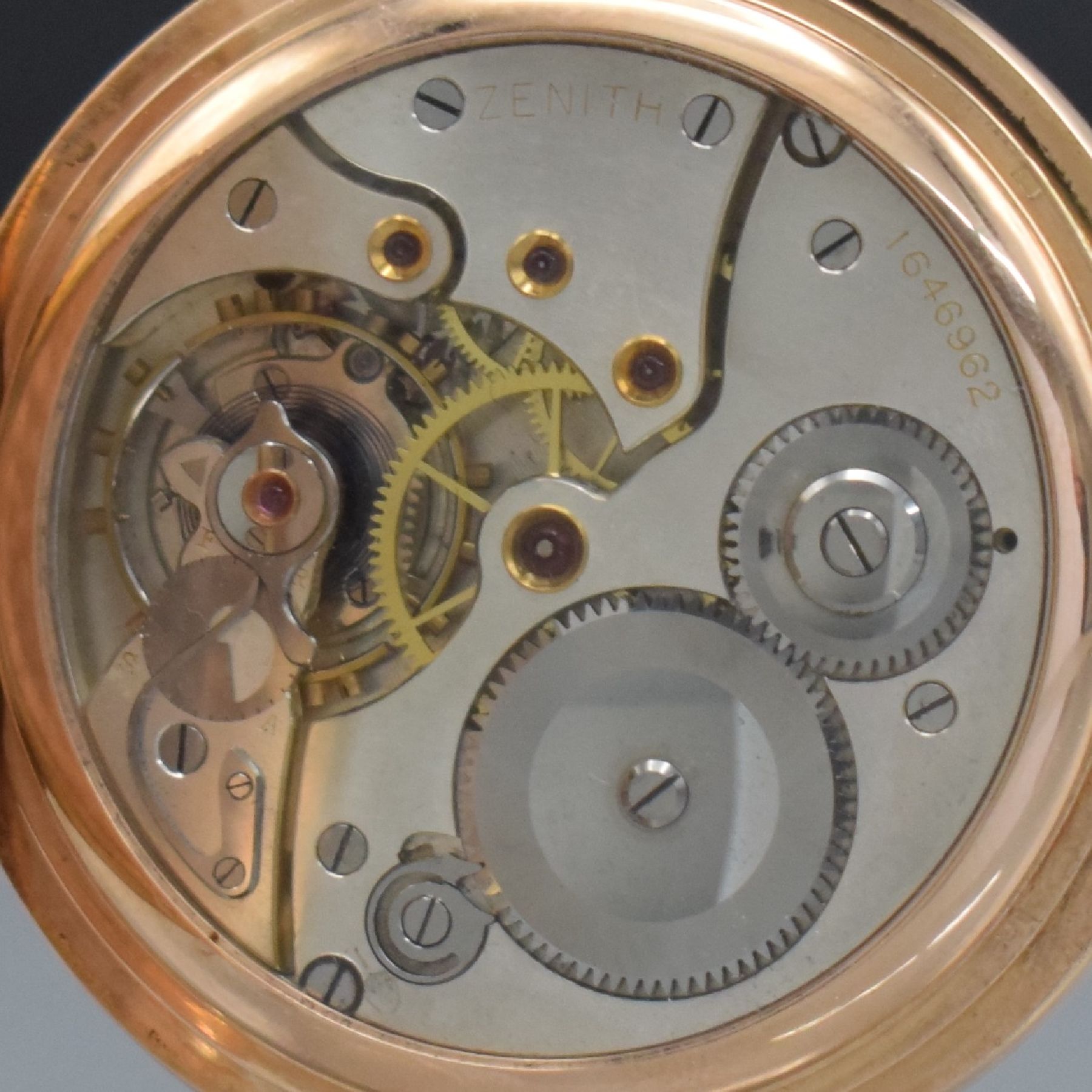 Detail h: ZENITH Savonette in RG 585/000, Schweiz um 1914, massives 3-Deckel Goldgeh. m. a-goutte Schlüssen l. dell., Cuvette mit Medaillengravur, beide ...