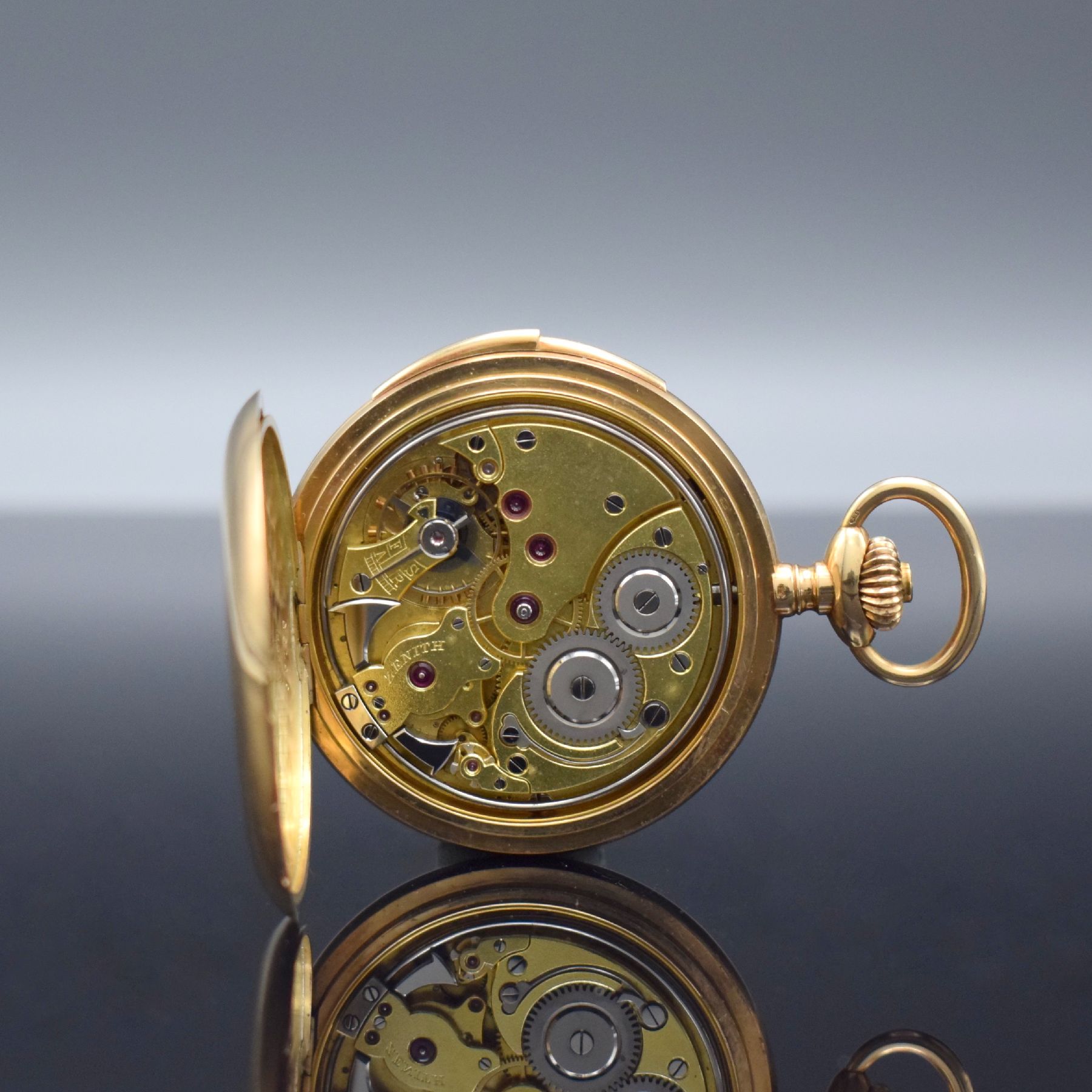 Detail g: ZENITH Herrensavonette mit Repetition in GG 585/000, Schweiz um 1910, glattes 3-Deckel Goldgeh., schönes Schmuckmonogr. auf dem Sprungdeckel, ...