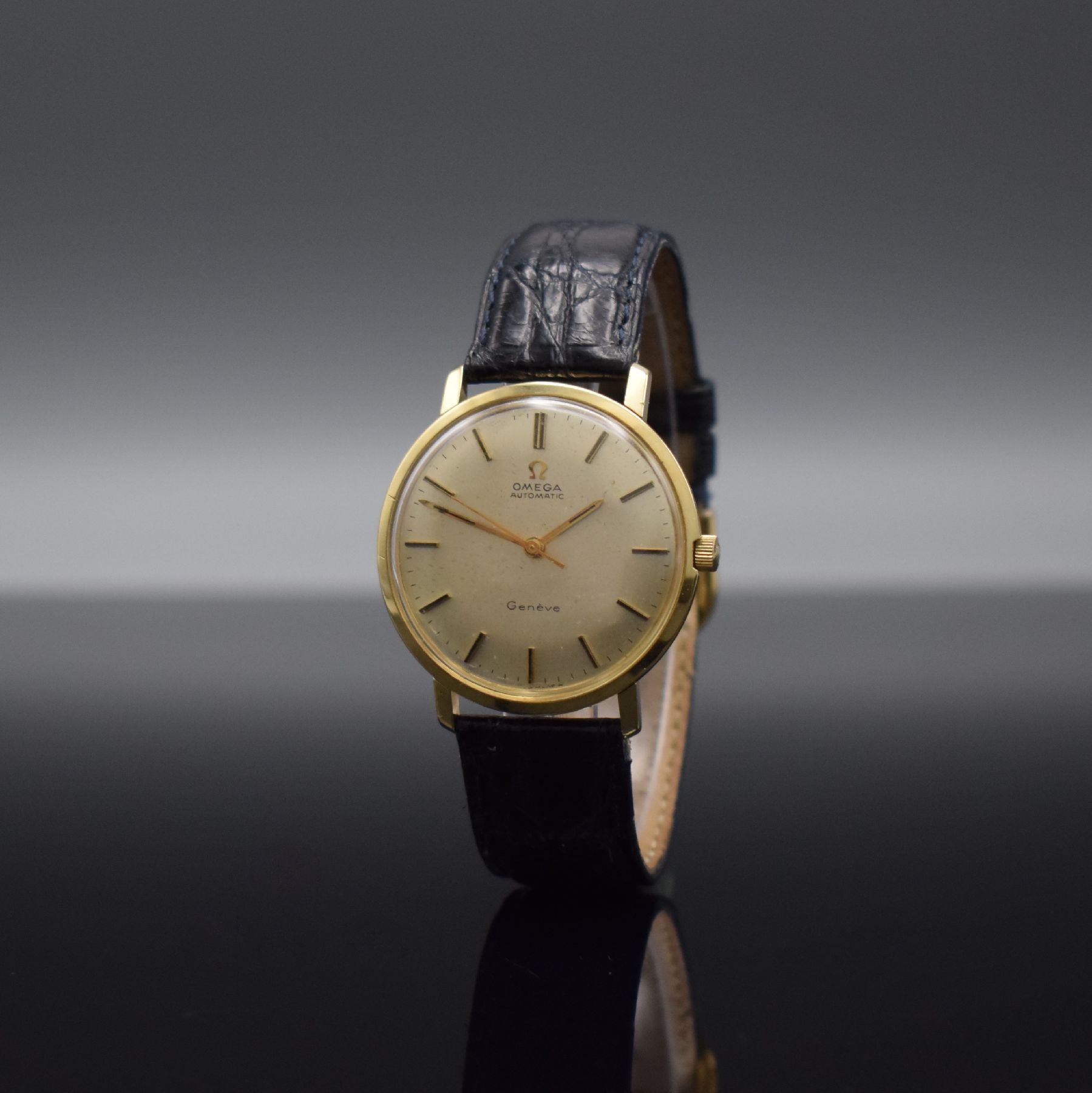 Detail b: OMEGA Geneve Herrenarmbanduhr in GG 585/000, Schweiz um 1969, Automatik, Ref. 1617037, 3-teil. Geh., Boden & Glasrand aufgedr., silb. Zifferbl. m. ...