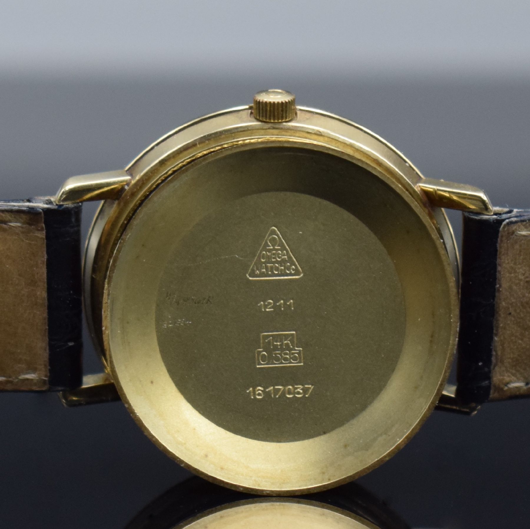 Detail h: OMEGA Geneve Herrenarmbanduhr in GG 585/000, Schweiz um 1969, Automatik, Ref. 1617037, 3-teil. Geh., Boden & Glasrand aufgedr., silb. Zifferbl. m. ...