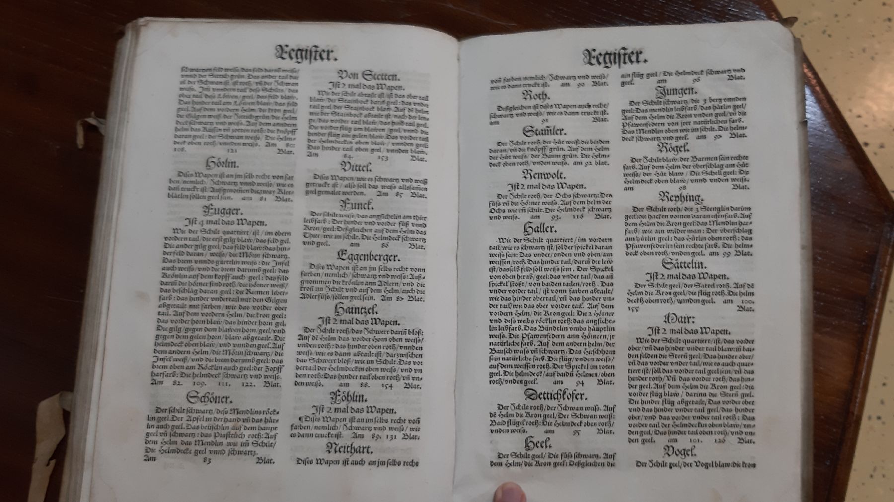 Detail j: Bericht und Anzeigen der loblichen Stadt Augspurg aller Herren Geschlecht so vor ...., 1550, 163 Seiten, mit Darstellungen der Wappen der ...