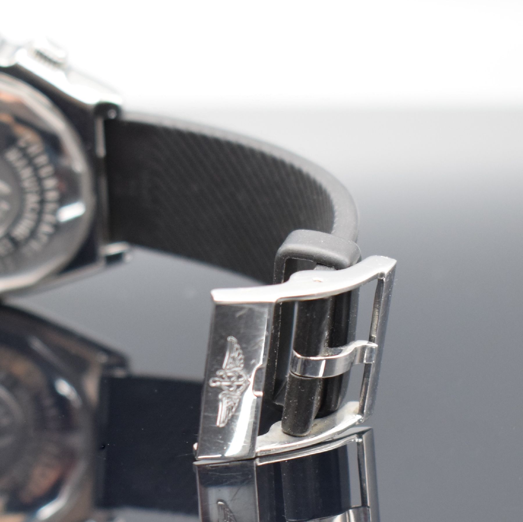 Detail d: BREITLING Crosswind Armbandchronograph mit Grossdatum, Schweiz um 2005, Automatik, Ref. A44355, massives verschr. Edelstahlgeh., eins. drehb. ...
