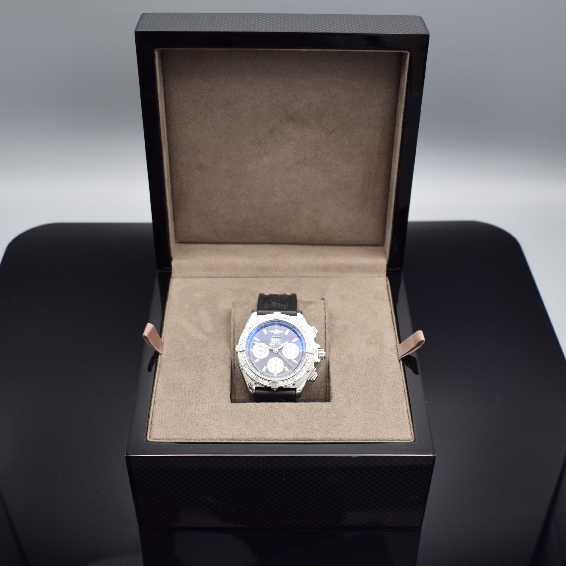 Detail j: BREITLING Crosswind Armbandchronograph mit Grossdatum, Schweiz um 2005, Automatik, Ref. A44355, massives verschr. Edelstahlgeh., eins. drehb. ...