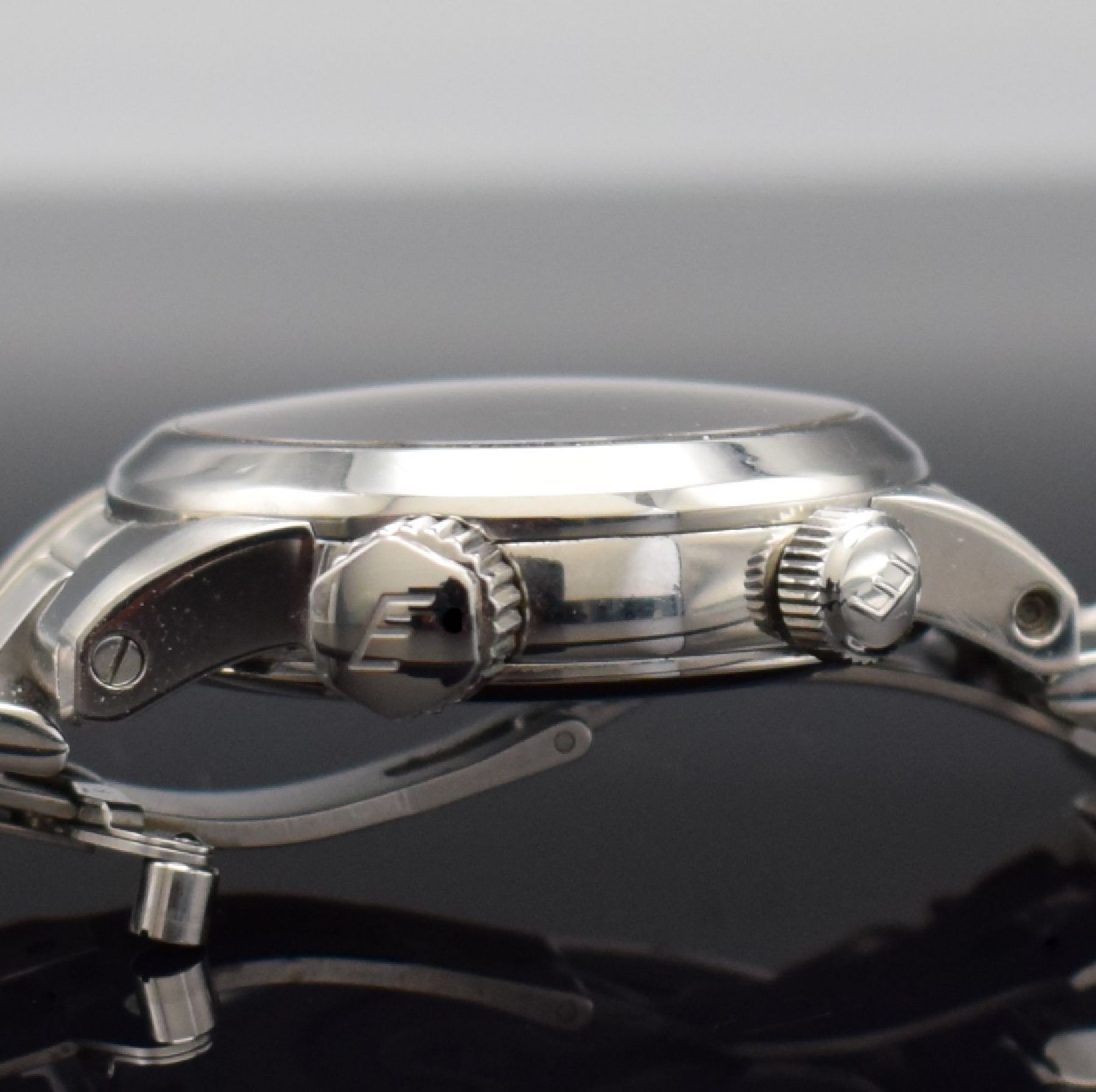 Detail e: EBERHARD & Co. SCAFODAT 500 Herrenarmbanduhr, Schweiz um 2010, Automatik, Ref. 41025, verschr. Gehäuse in Edelstahl, orig. Gliederband m. ...