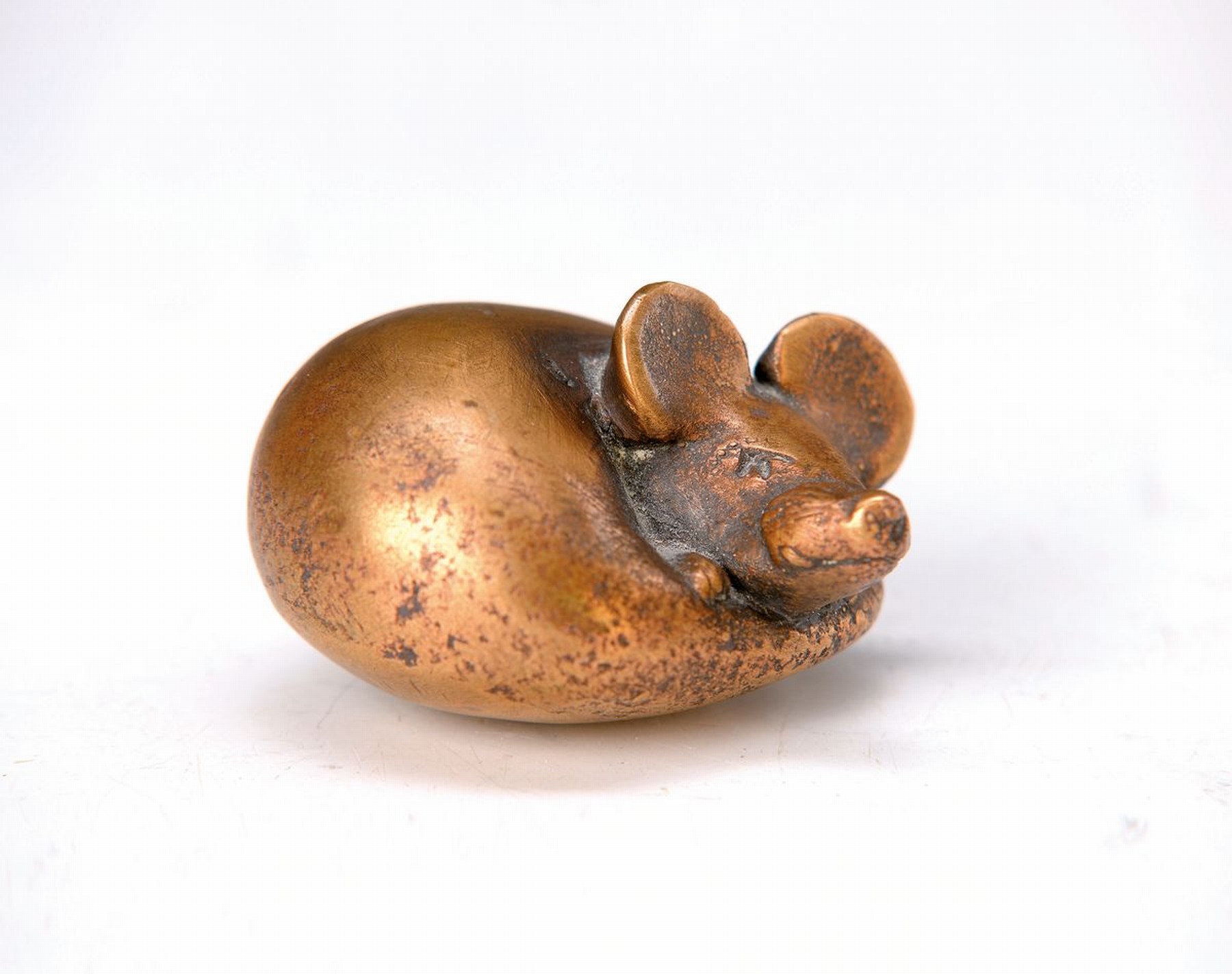 Gernot Rumpf, geb. 1941 Kaiserslautern, Skulptur,Tanzmaus, Bronze, Kunstguss Strehle, am Boden bezeichnet und monogrammiert, 4 x 5 cm