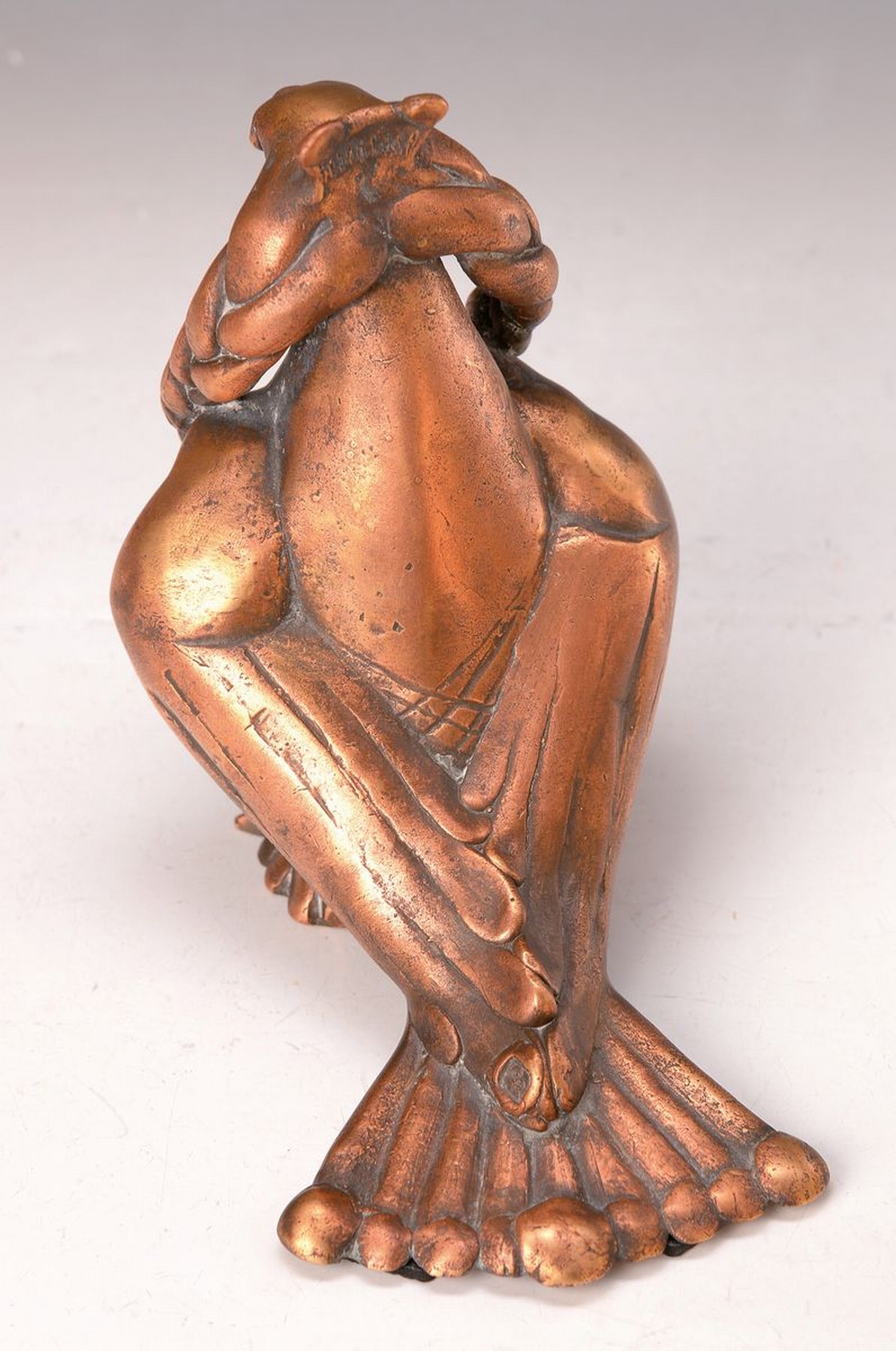 Detail b: Gernot Rumpf, 1941 Kaiserslautern, zwei Bronzeskulpturen, Tauben-Ehepaar, Ehemann mit Kravatte und Ehering, Ehefrau mit kleinem Krönchen und ...