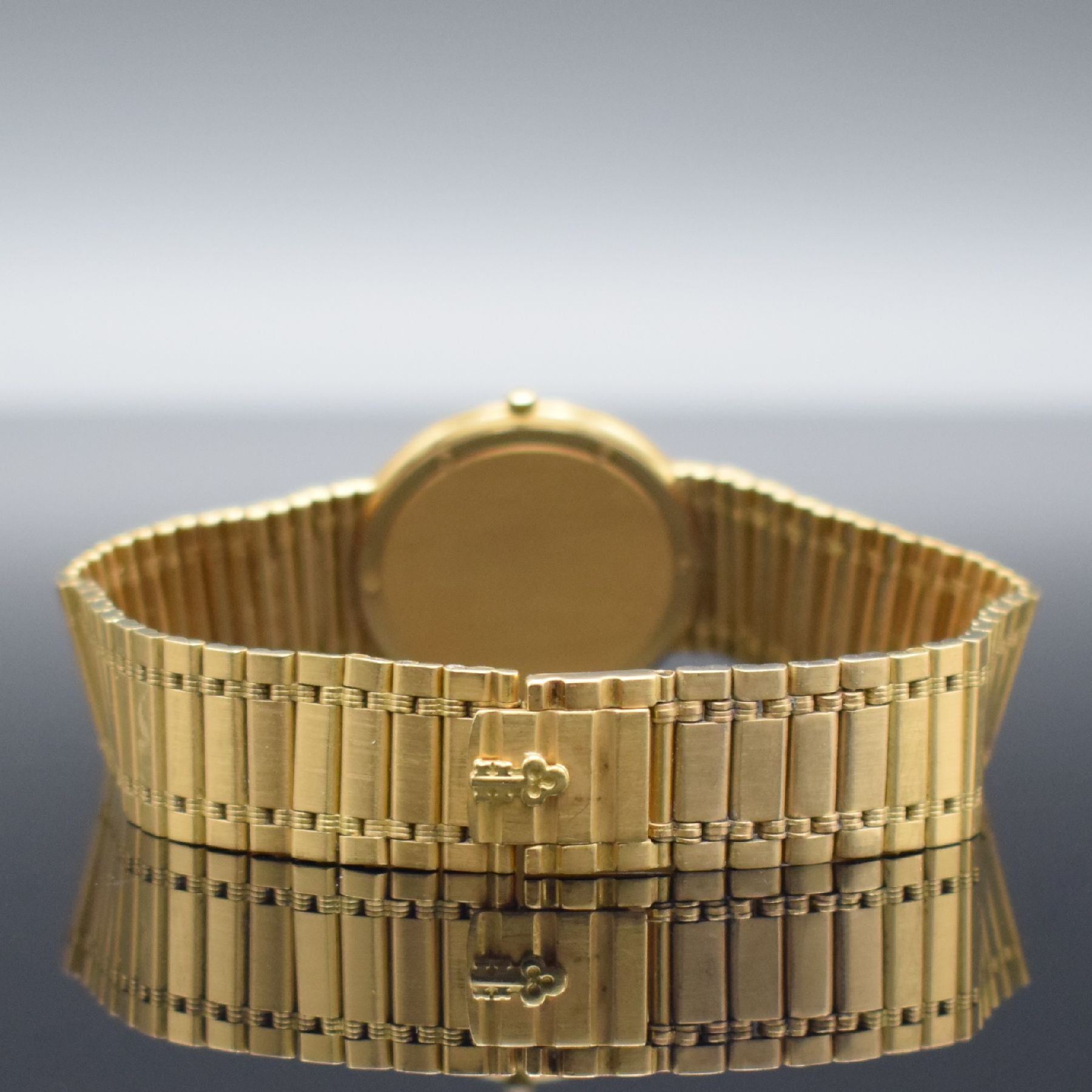 Detail d: CORUM Herrenarmbanduhr ROMULUS in GG 750/000, Schweiz um 1990, quarz, Ref. 50.103.56V48, orig. GG 750/000 Gliederband, Boden 6-fach verschr., gold. ...