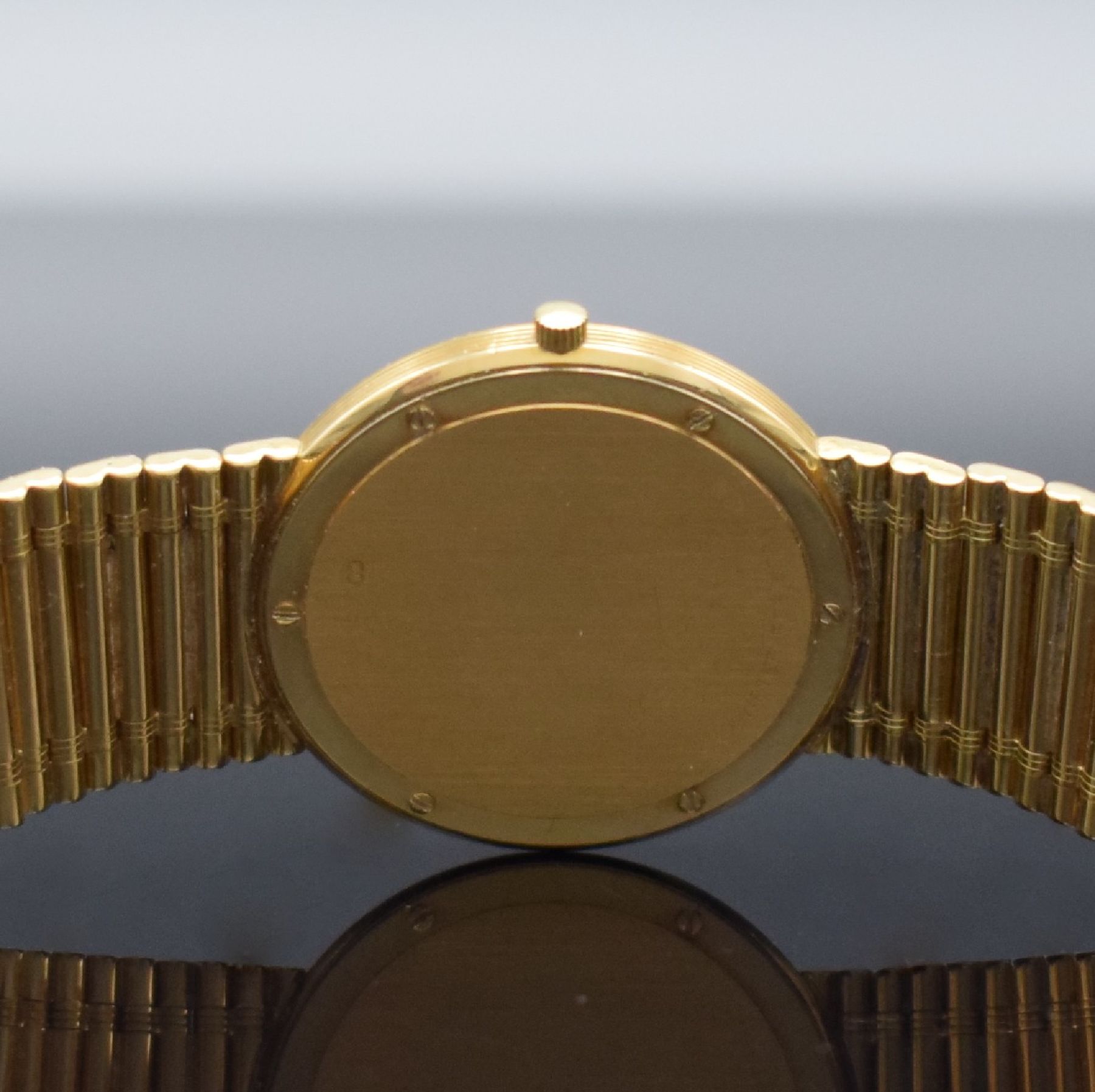 Detail e: CORUM Herrenarmbanduhr ROMULUS in GG 750/000, Schweiz um 1990, quarz, Ref. 50.103.56V48, orig. GG 750/000 Gliederband, Boden 6-fach verschr., gold. ...