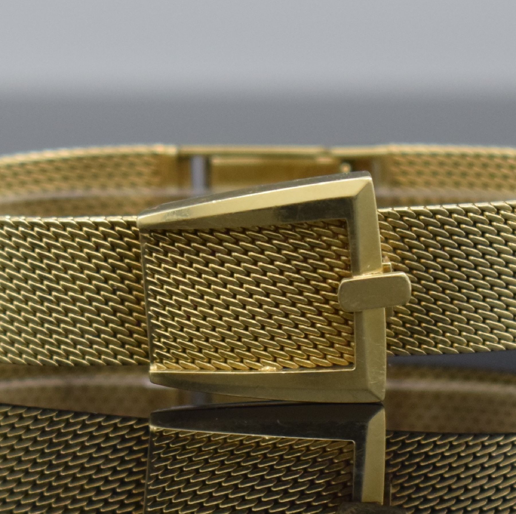 Detail b: DUNA ausgefallene Damenarmbanduhr in GG 585/000, Schweiz um 1965, Handaufzug, 2- teil. Gehäuse, Boden aufgedr., Milanaiseband, stilis. Klappdeckel ...