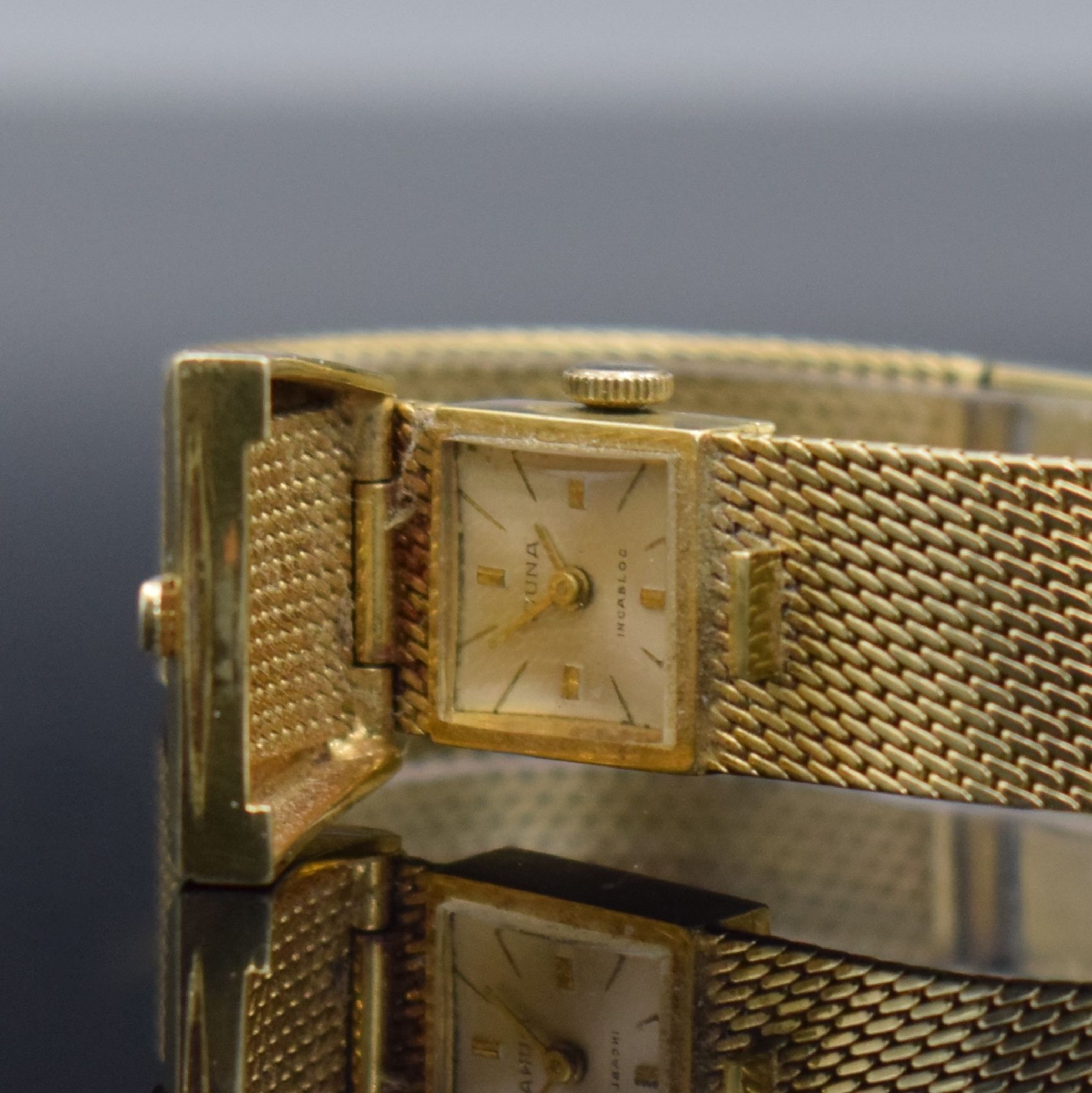 Detail c: DUNA ausgefallene Damenarmbanduhr in GG 585/000, Schweiz um 1965, Handaufzug, 2- teil. Gehäuse, Boden aufgedr., Milanaiseband, stilis. Klappdeckel ...