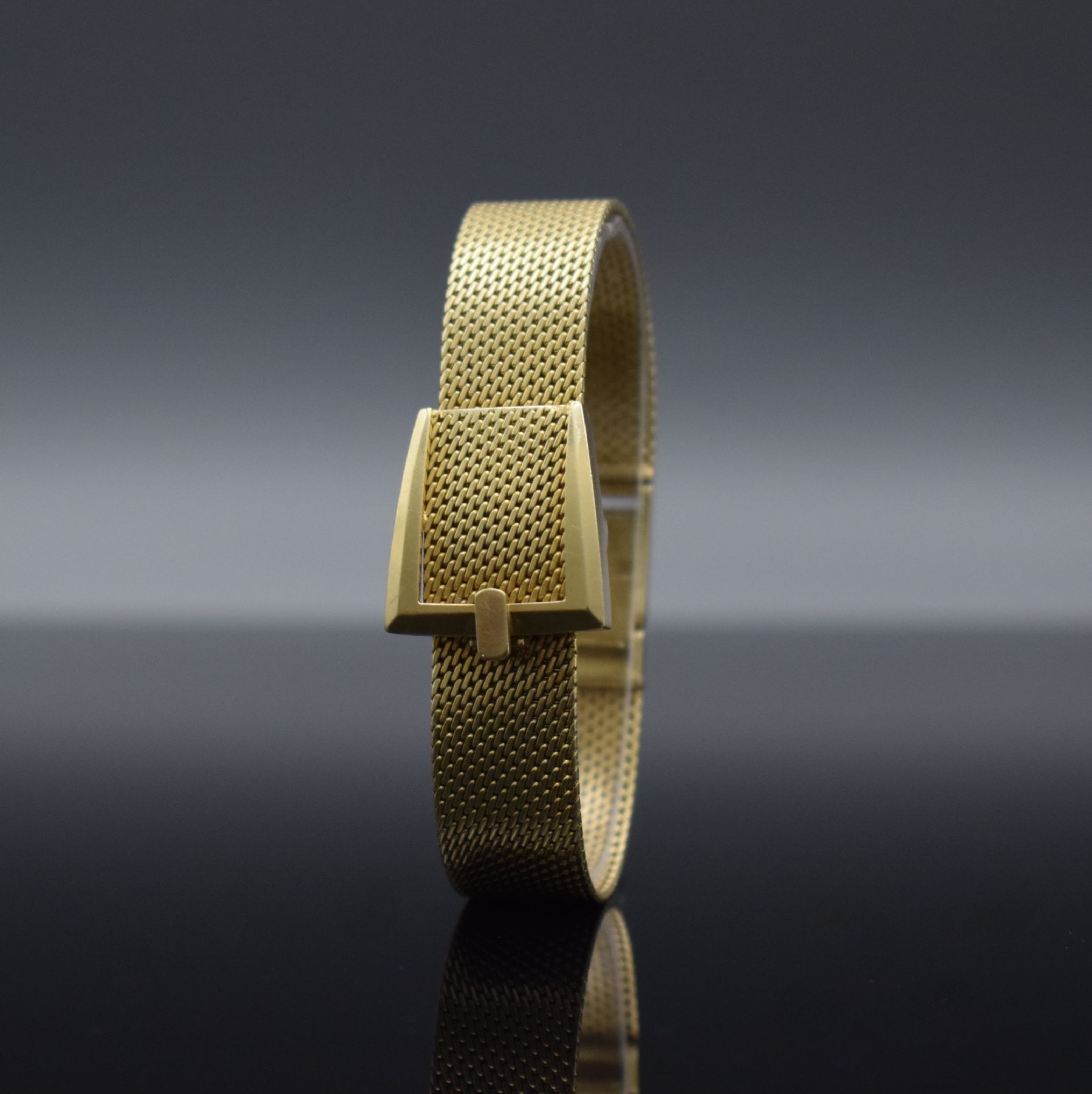 Detail d: DUNA ausgefallene Damenarmbanduhr in GG 585/000, Schweiz um 1965, Handaufzug, 2- teil. Gehäuse, Boden aufgedr., Milanaiseband, stilis. Klappdeckel ...