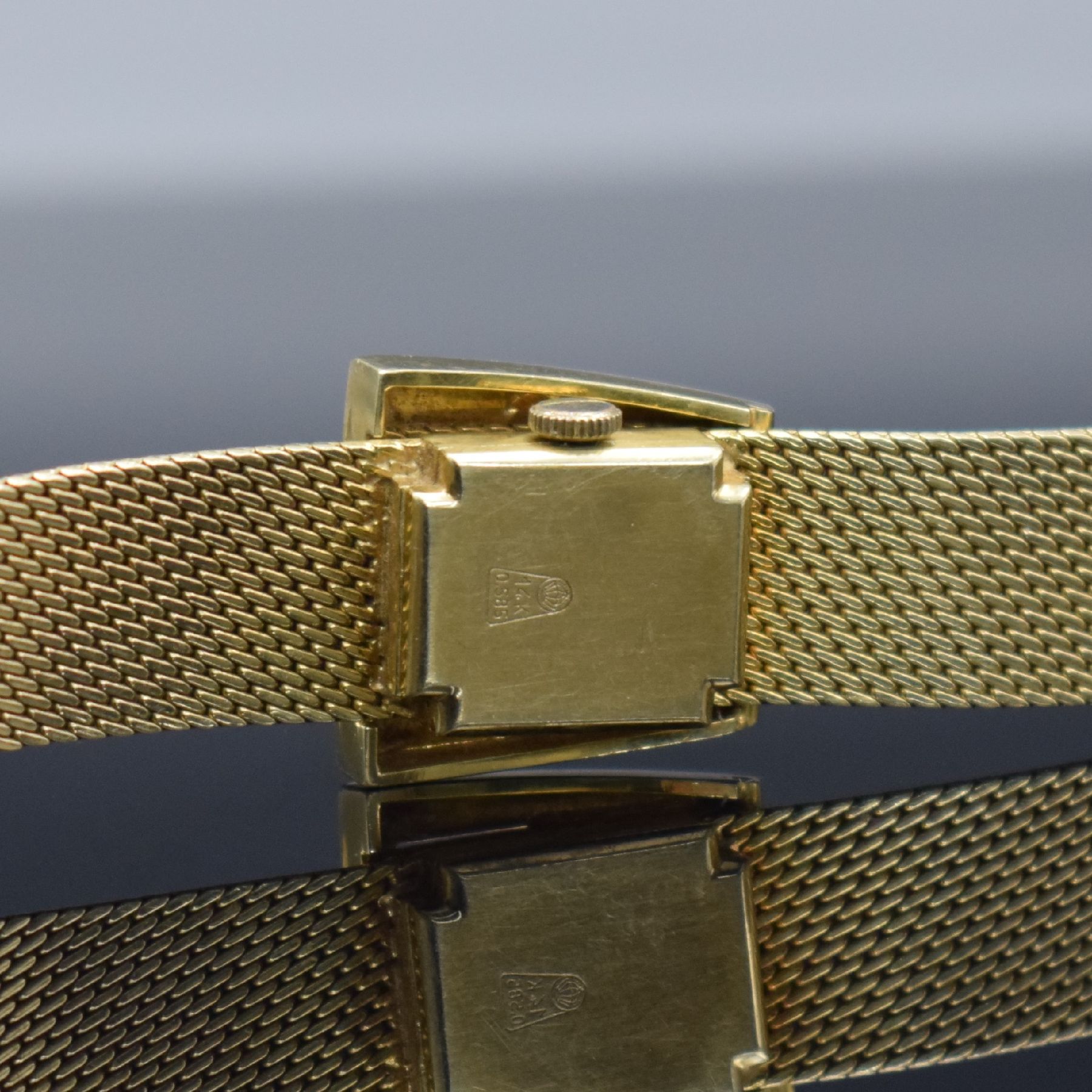 Detail f: DUNA ausgefallene Damenarmbanduhr in GG 585/000, Schweiz um 1965, Handaufzug, 2- teil. Gehäuse, Boden aufgedr., Milanaiseband, stilis. Klappdeckel ...