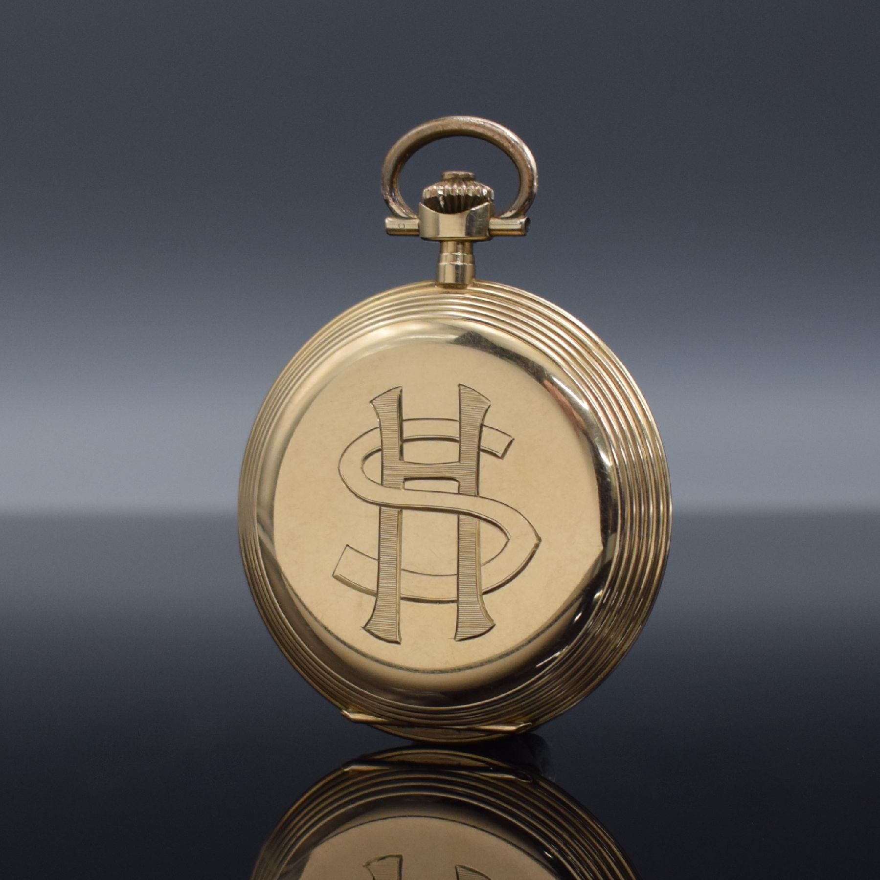 Detail b: SAVONETTE in RoseG 585/000, Schweiz um 1910, 3-Deckel Goldgeh., Sprungdeckel mit Monogramm, Metallzifferbl. m. arab. Zahlen, Kathedral- Zeiger, silb. ...