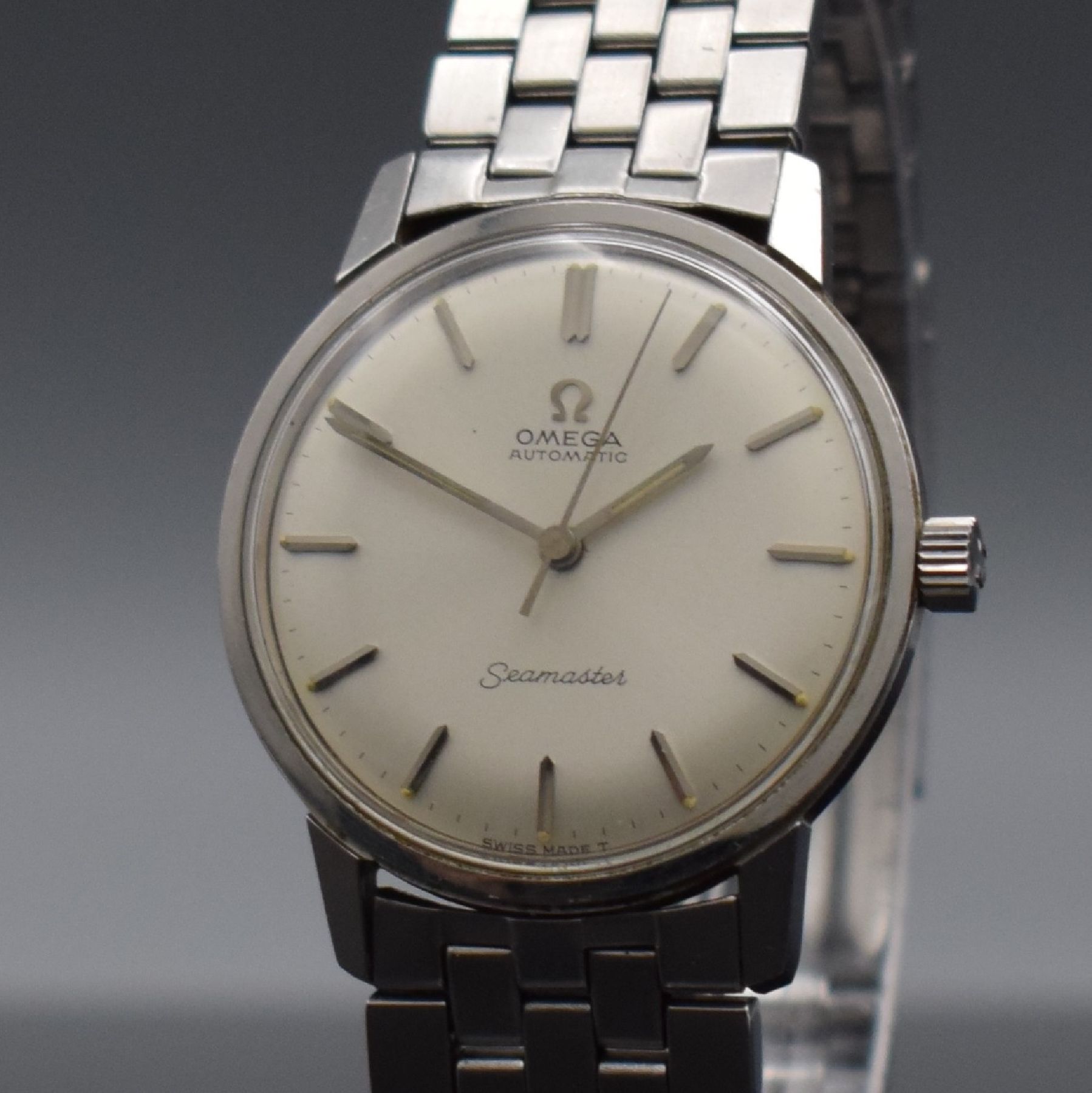 Detail c: OMEGA Seamaster Herrenarmbanduhr in Stahl, Schweiz um 1968, Automatik, Ref. 165.002, geschr. Boden m. Seamaster-Symbolik, Omega Gliederband m. ...