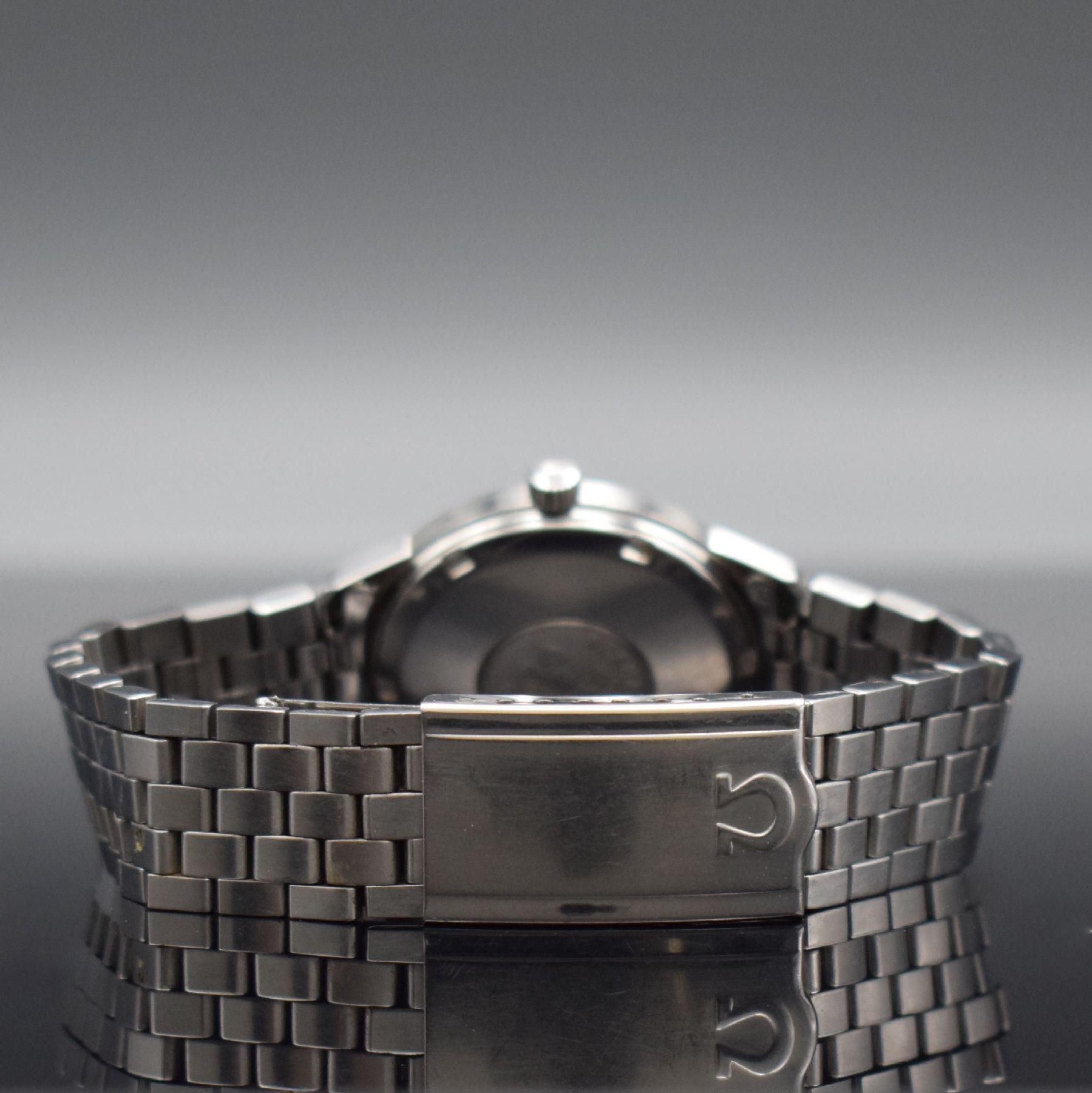 Detail d: OMEGA Seamaster Herrenarmbanduhr in Stahl, Schweiz um 1968, Automatik, Ref. 165.002, geschr. Boden m. Seamaster-Symbolik, Omega Gliederband m. ...